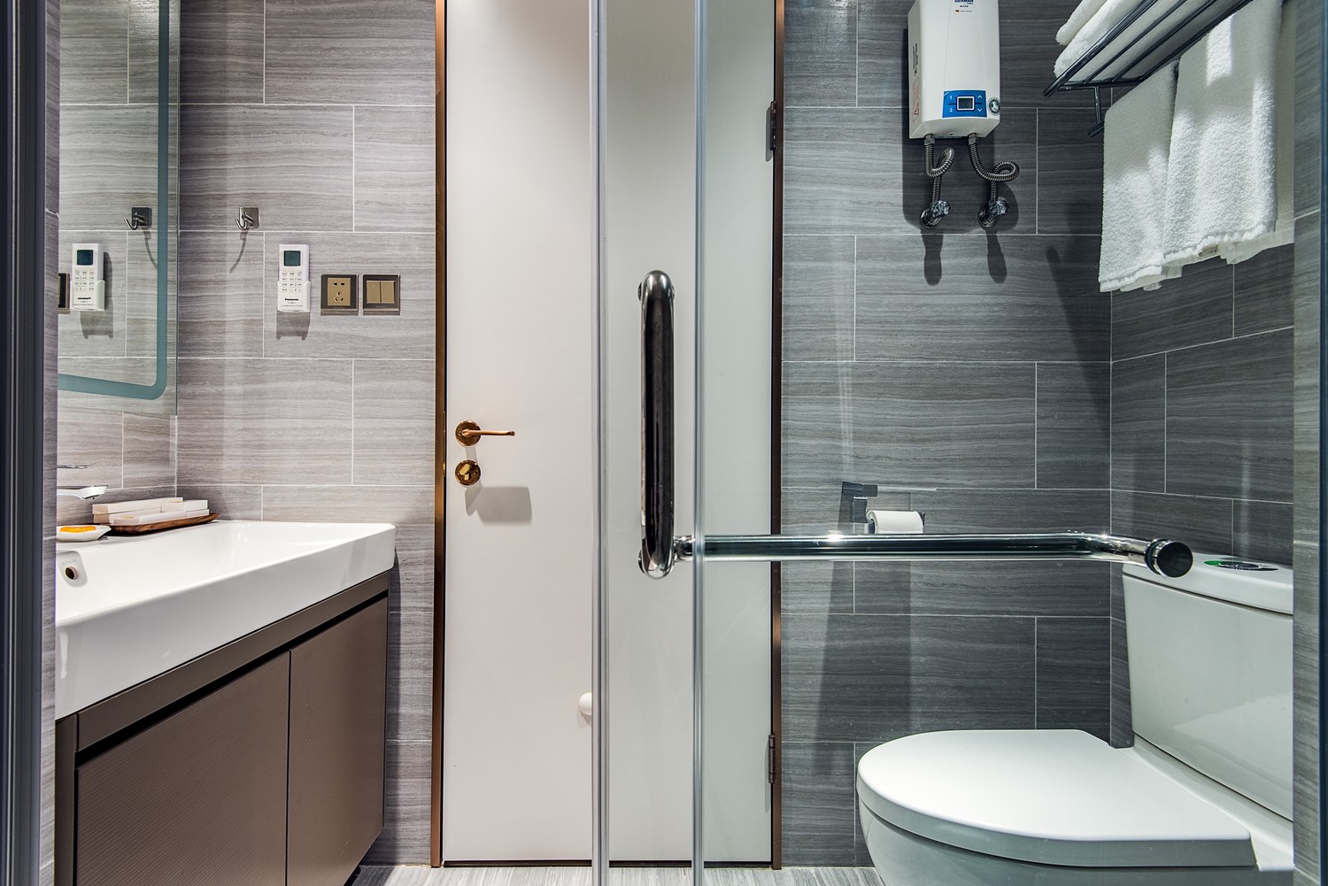 精英商务大床房（洗衣机+熨衣设备+咖啡机）