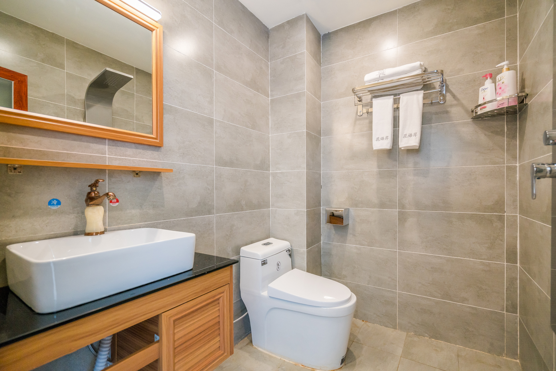 舒适阳光浴缸大床