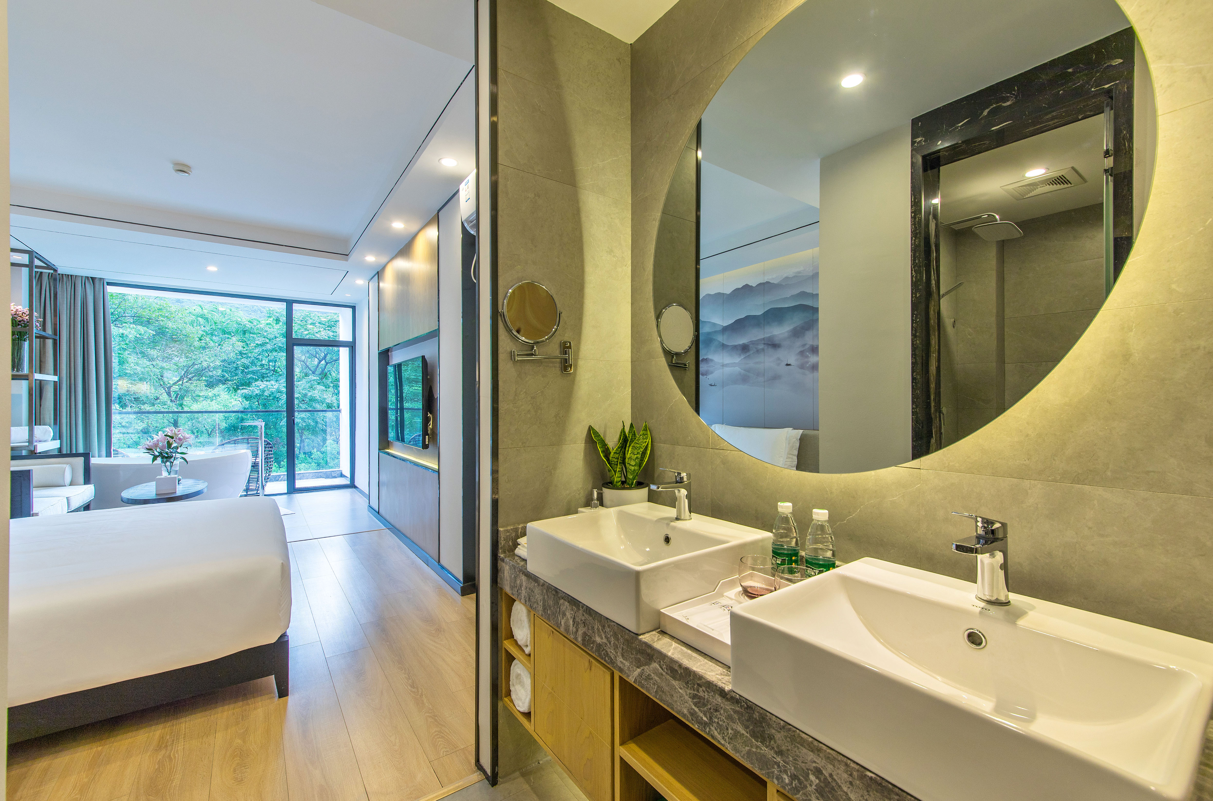 Pastoral Double Bed Room With Scenic Balcony And Scenic Tub