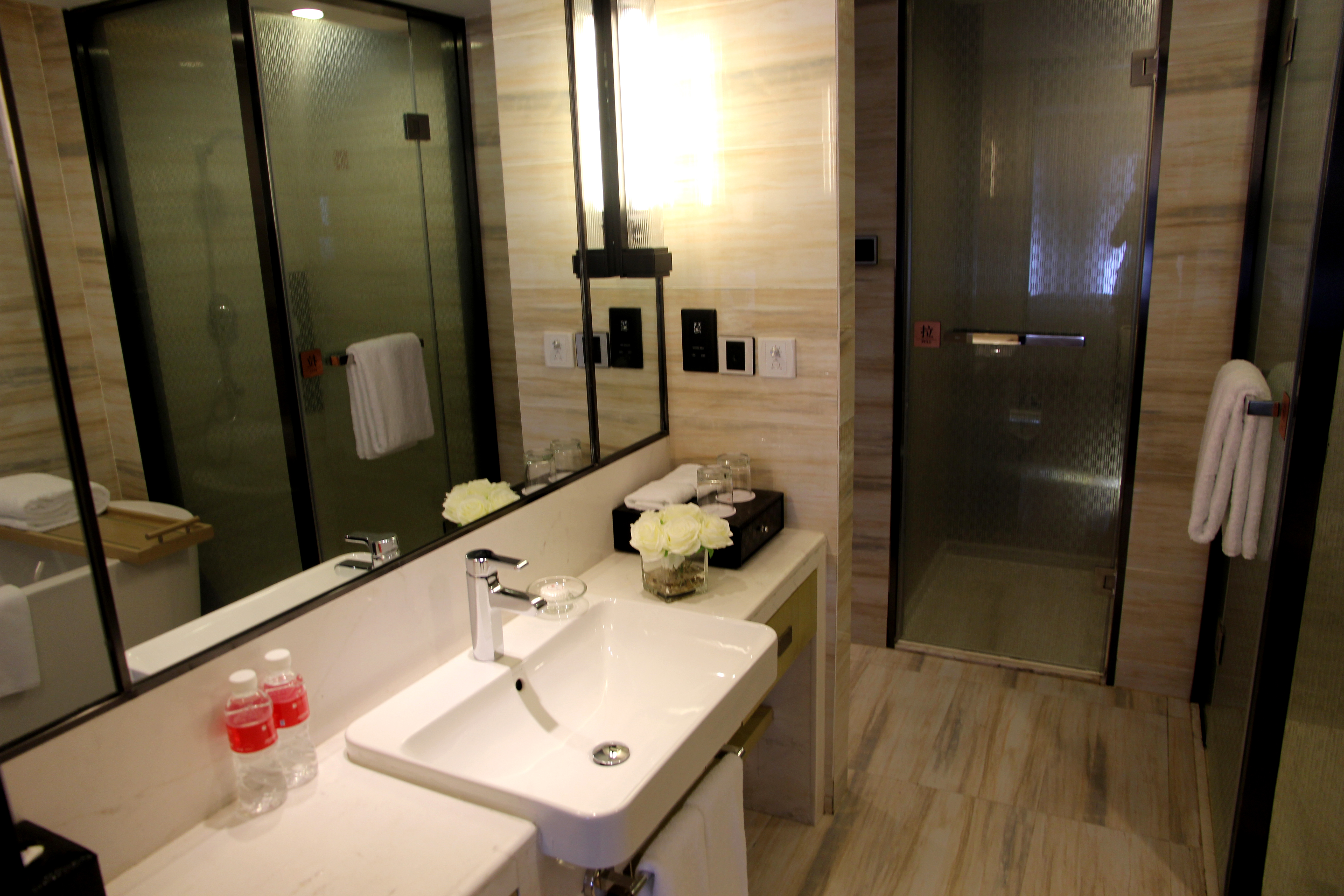 Family Twin Room (Two-Bedroom + Memory Foam Pillows + Tub)