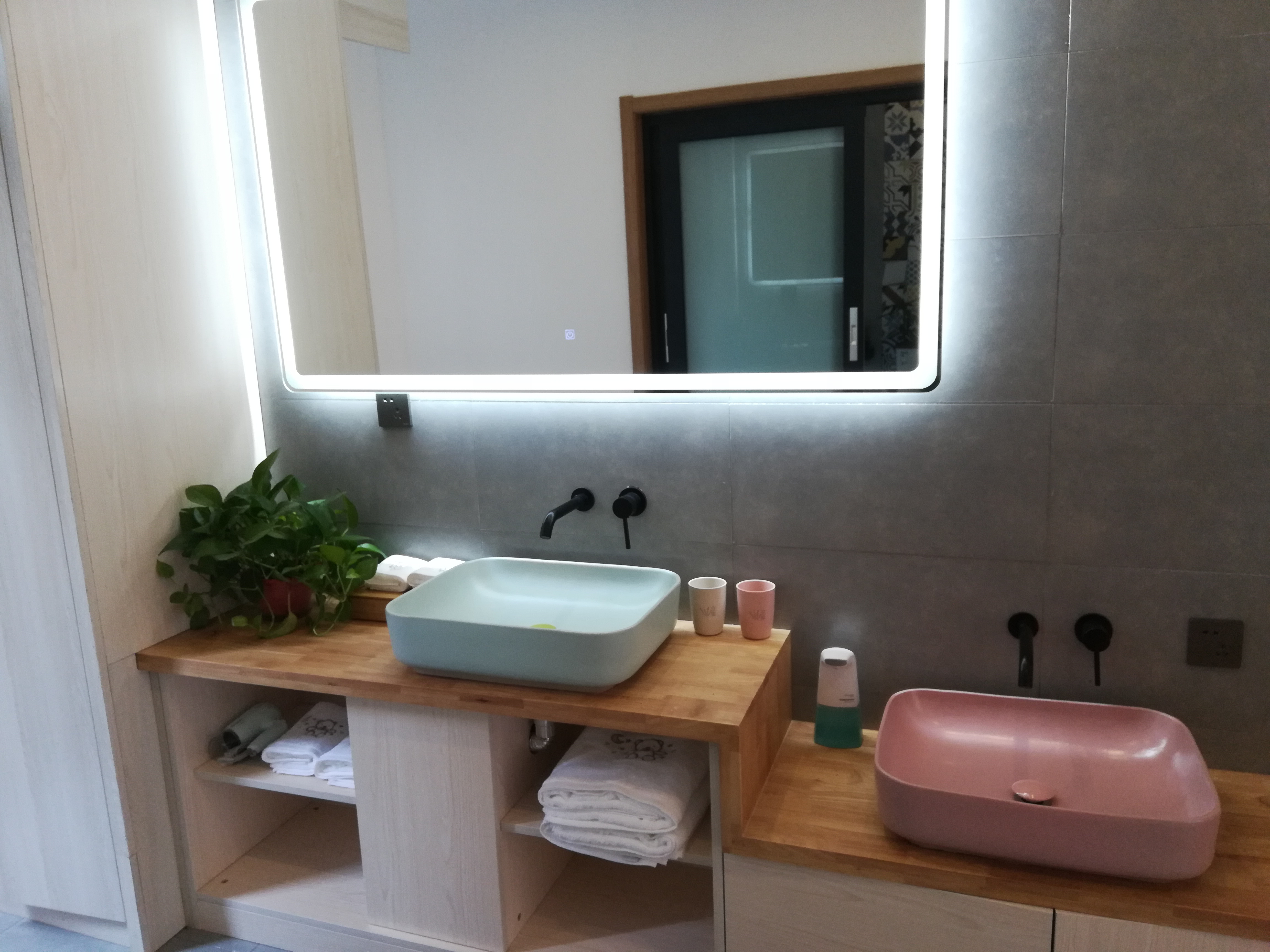 Fairy Tale Room - Courtyard-View