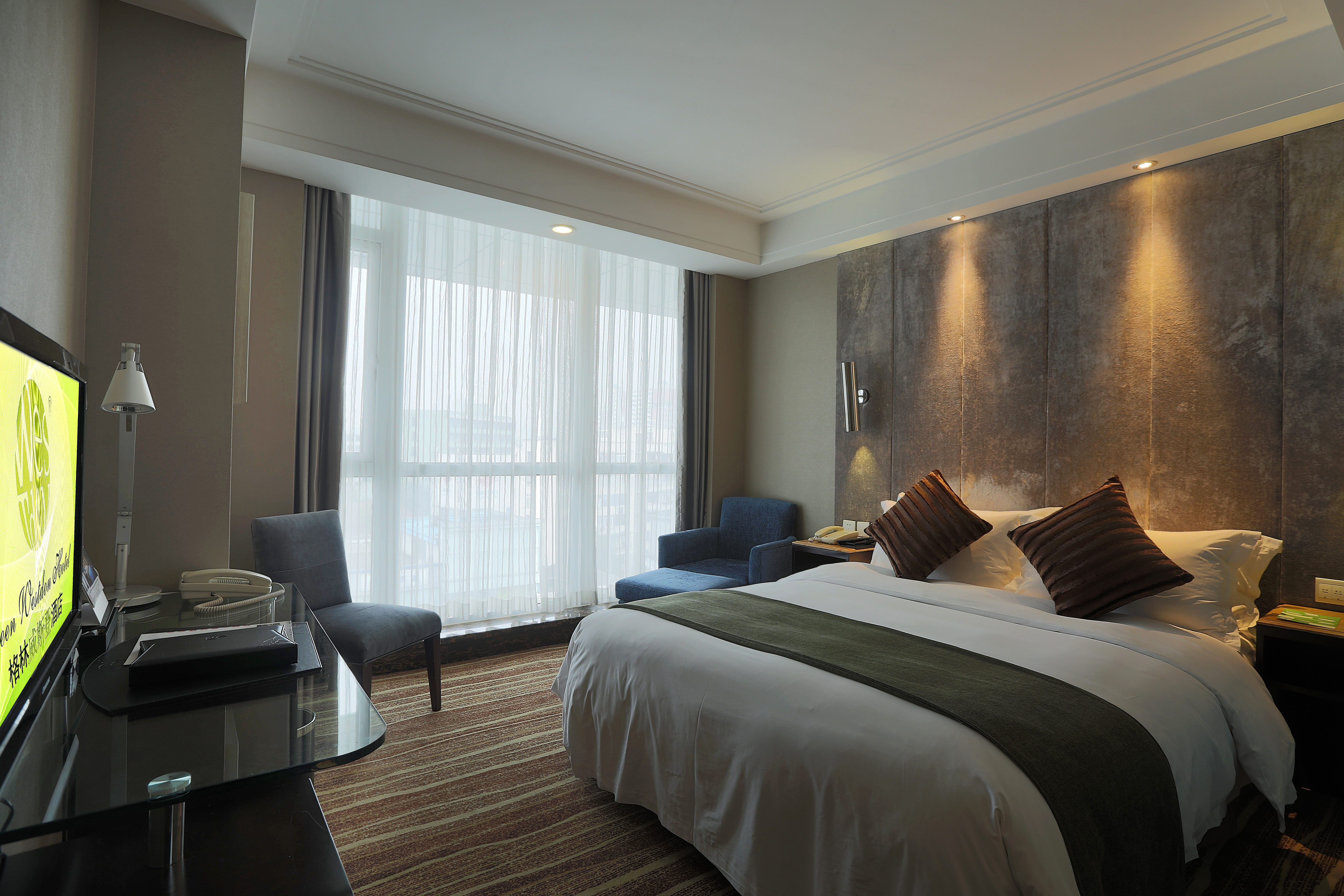 商务街景大床房（软硬双枕）