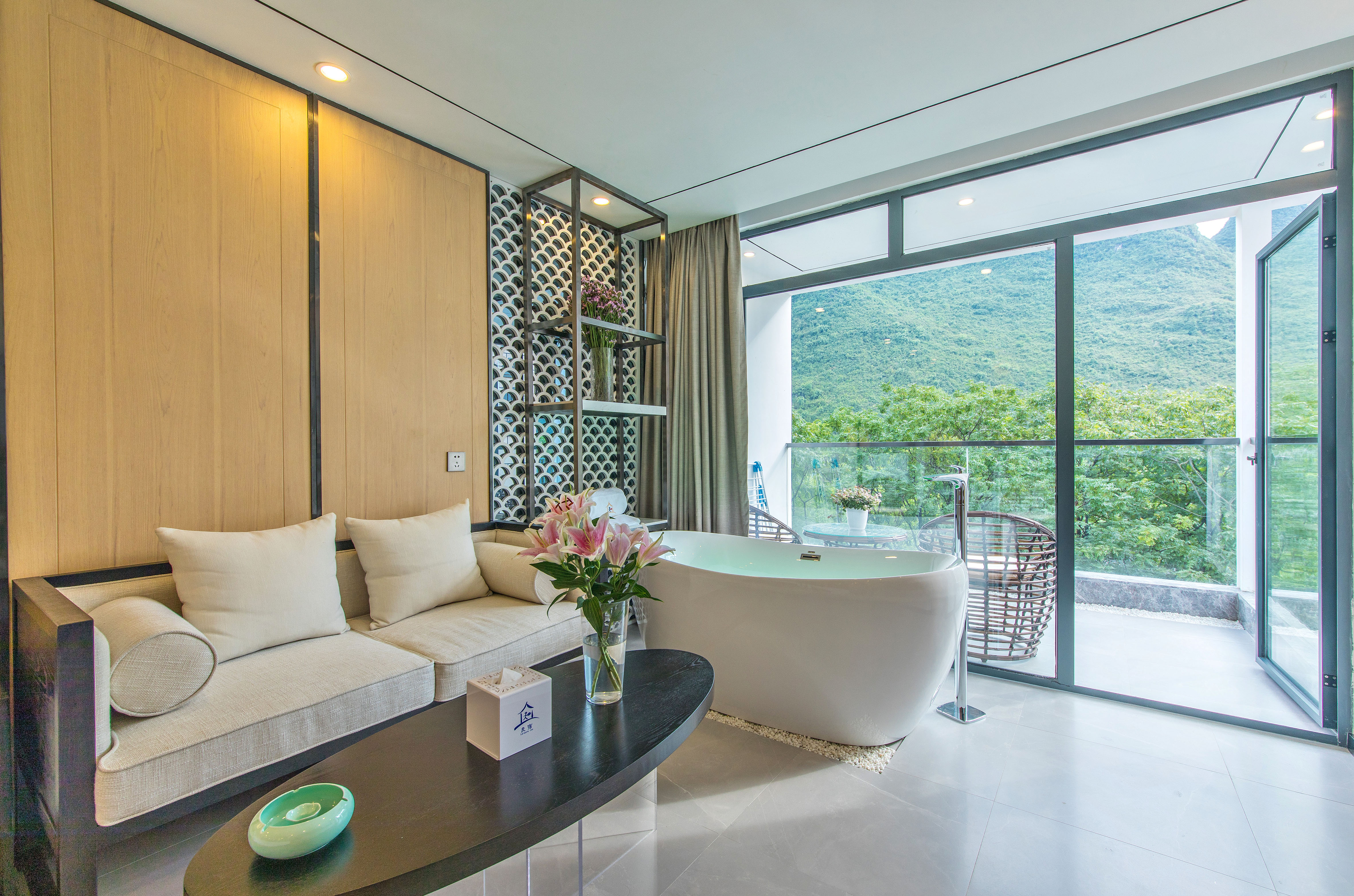 Shanshui Deluxe Standard Room With Scenic Balcony And Scenic Tub