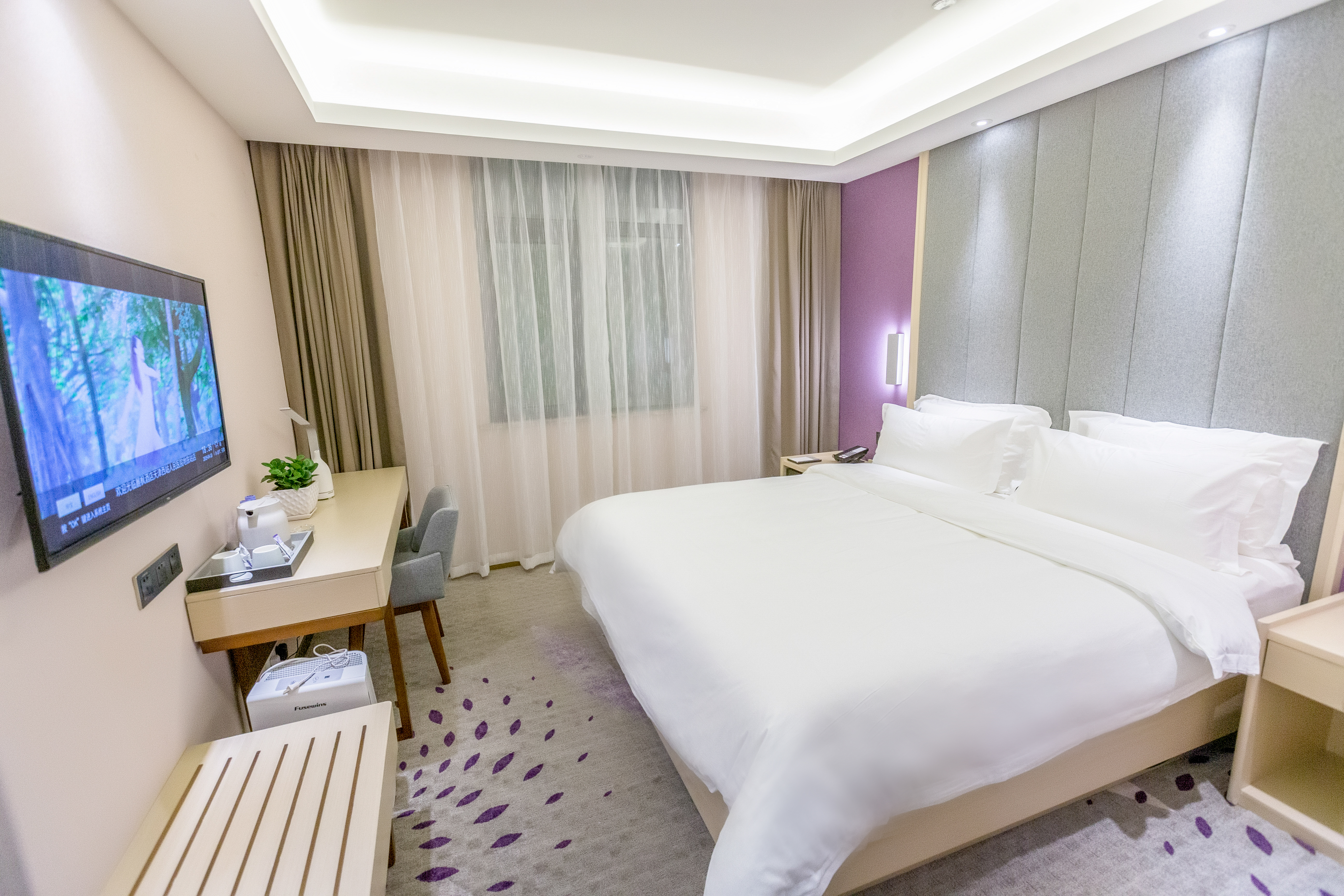 雅致大床房（慕思床垫+电视投屏+智能客控+小冰箱）