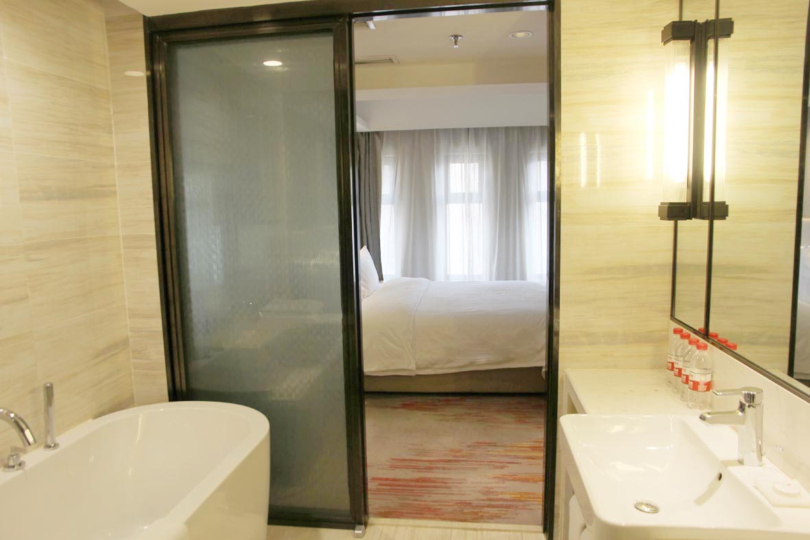 Family Twin Room (Two-Bedroom + Memory Foam Pillows + Tub)