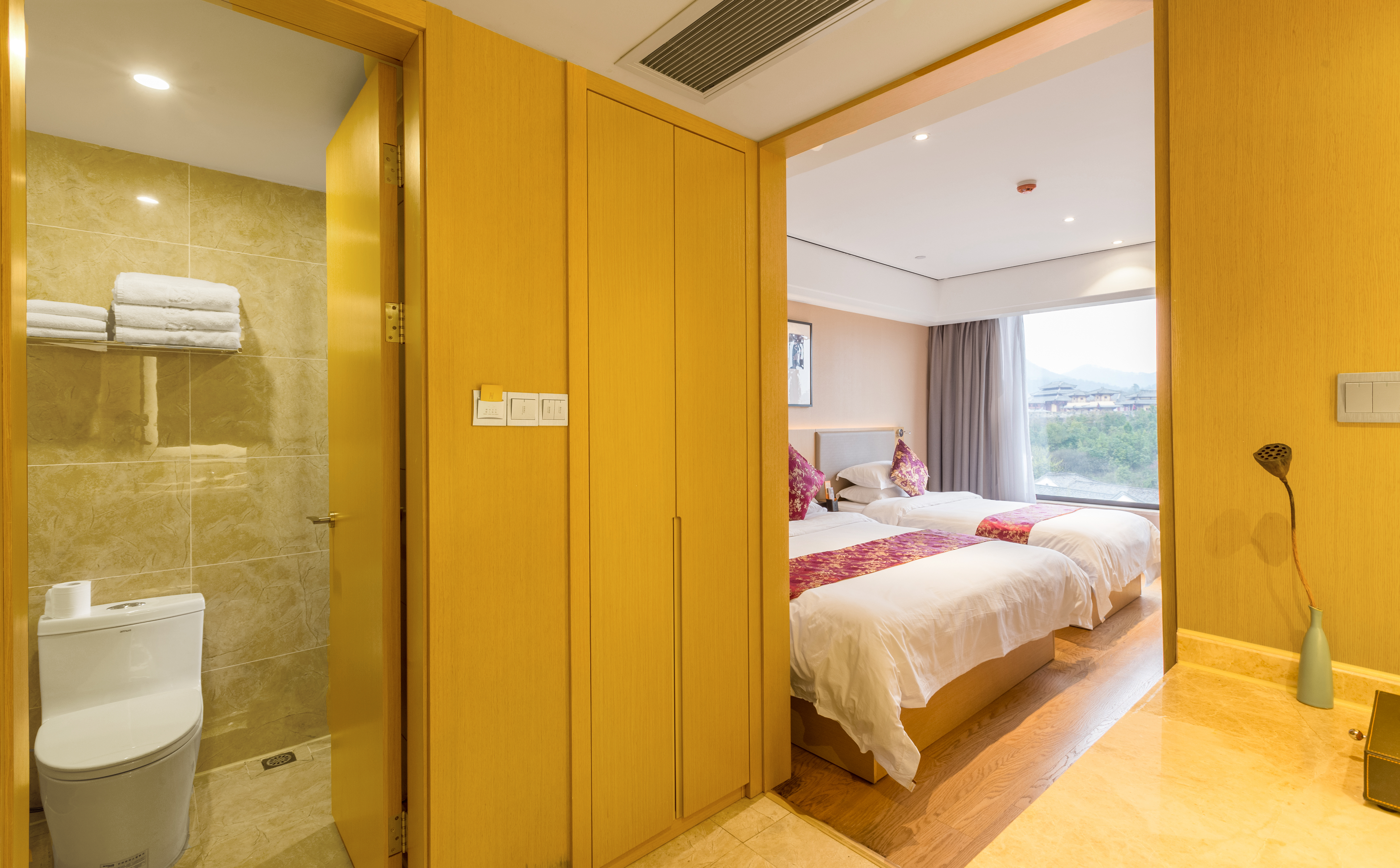 Panoramic Family Room