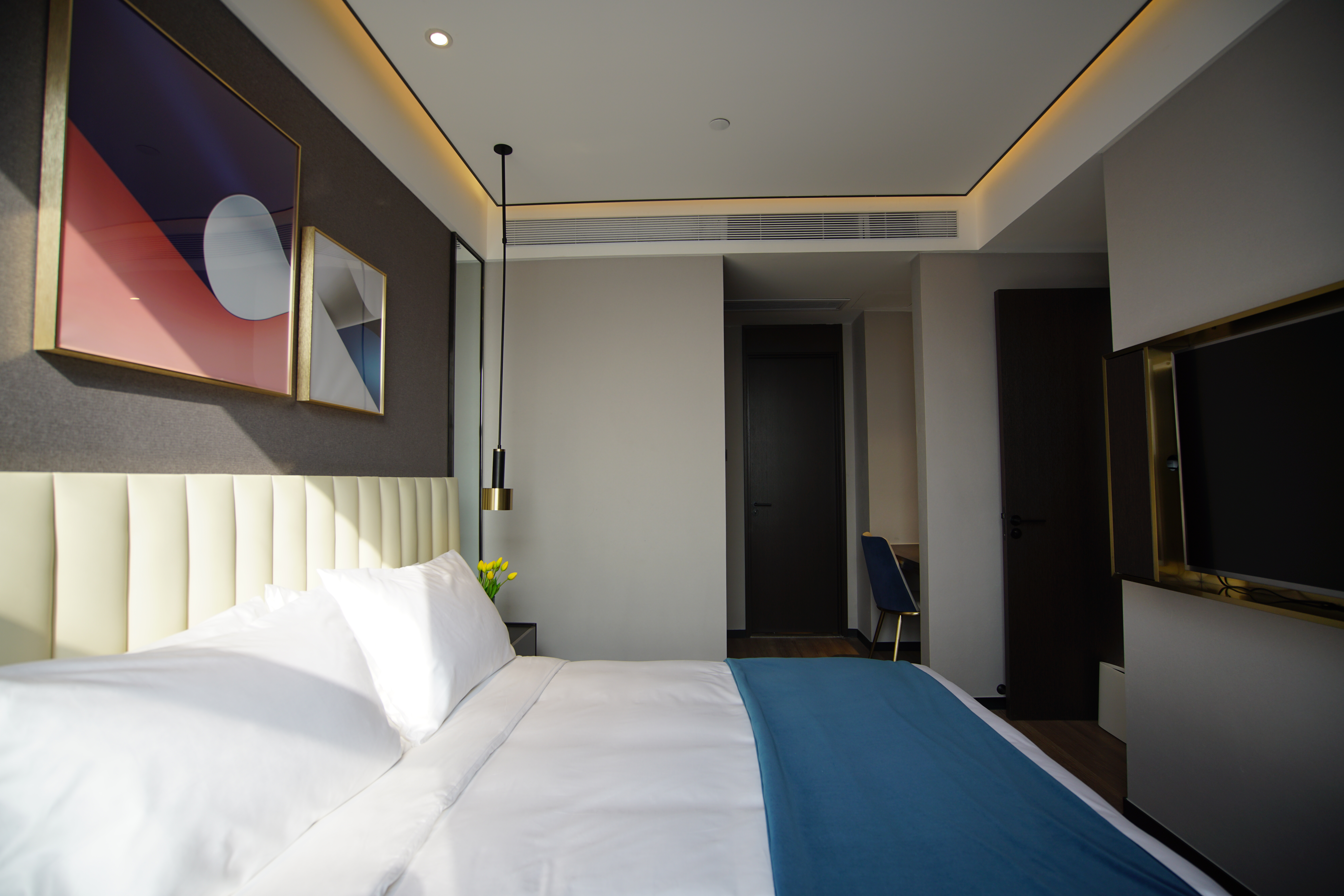 豪华大床房（洗烘机+冰箱+可投屏）