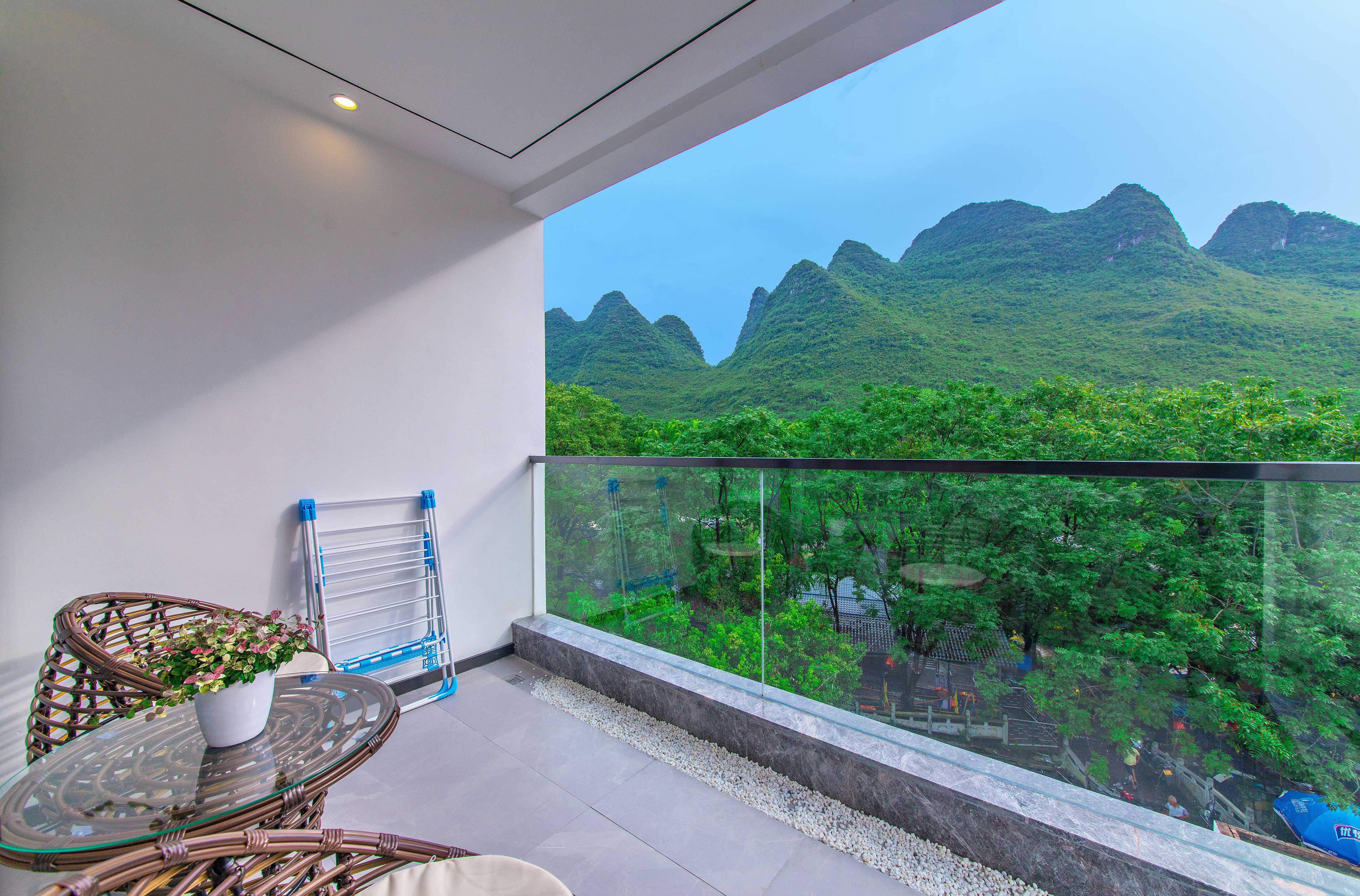 Shanshui Family Room With Scenic Balcony And Scenic Tub