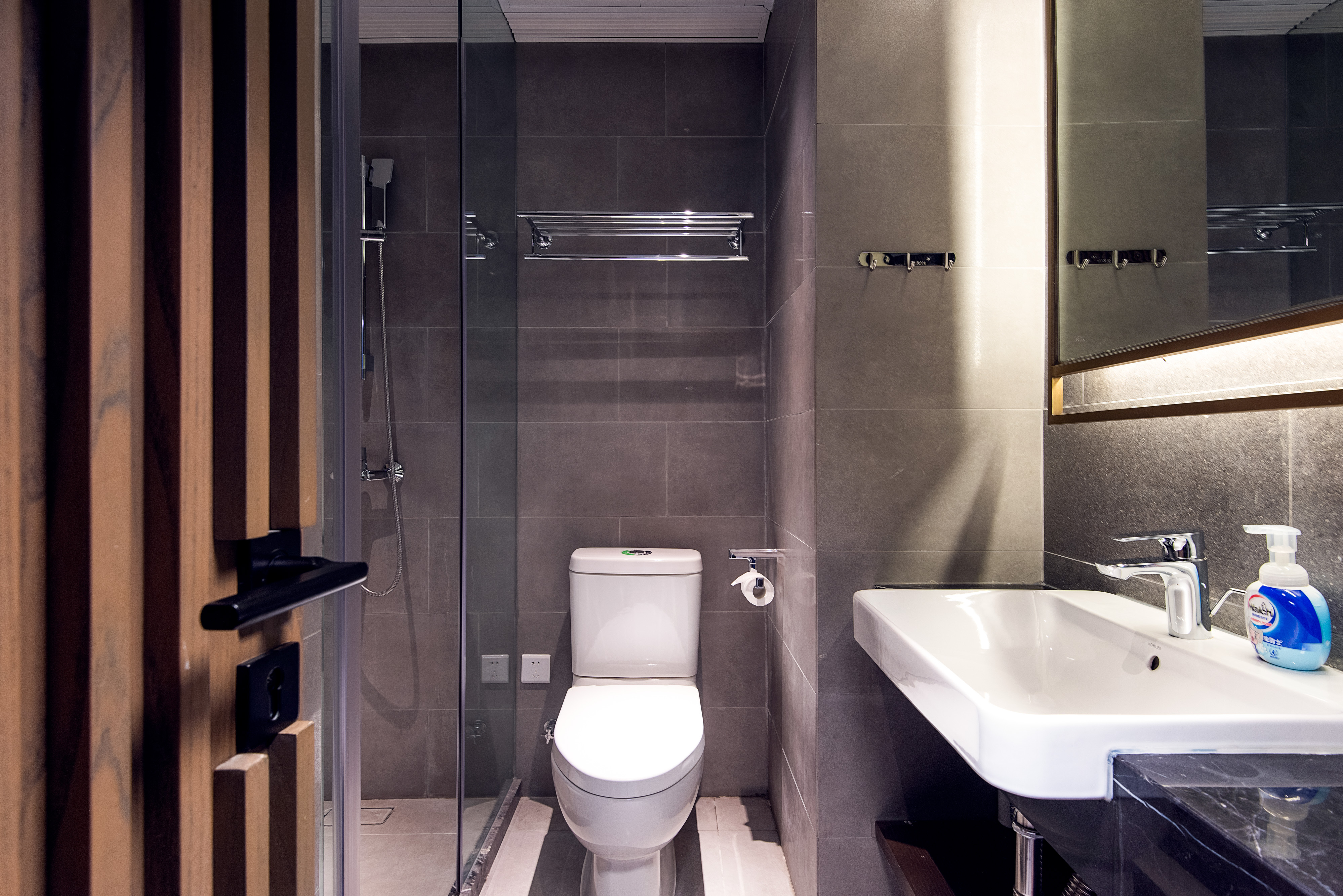 尊享双卧套房（洗衣机+熨衣设备+咖 啡机）