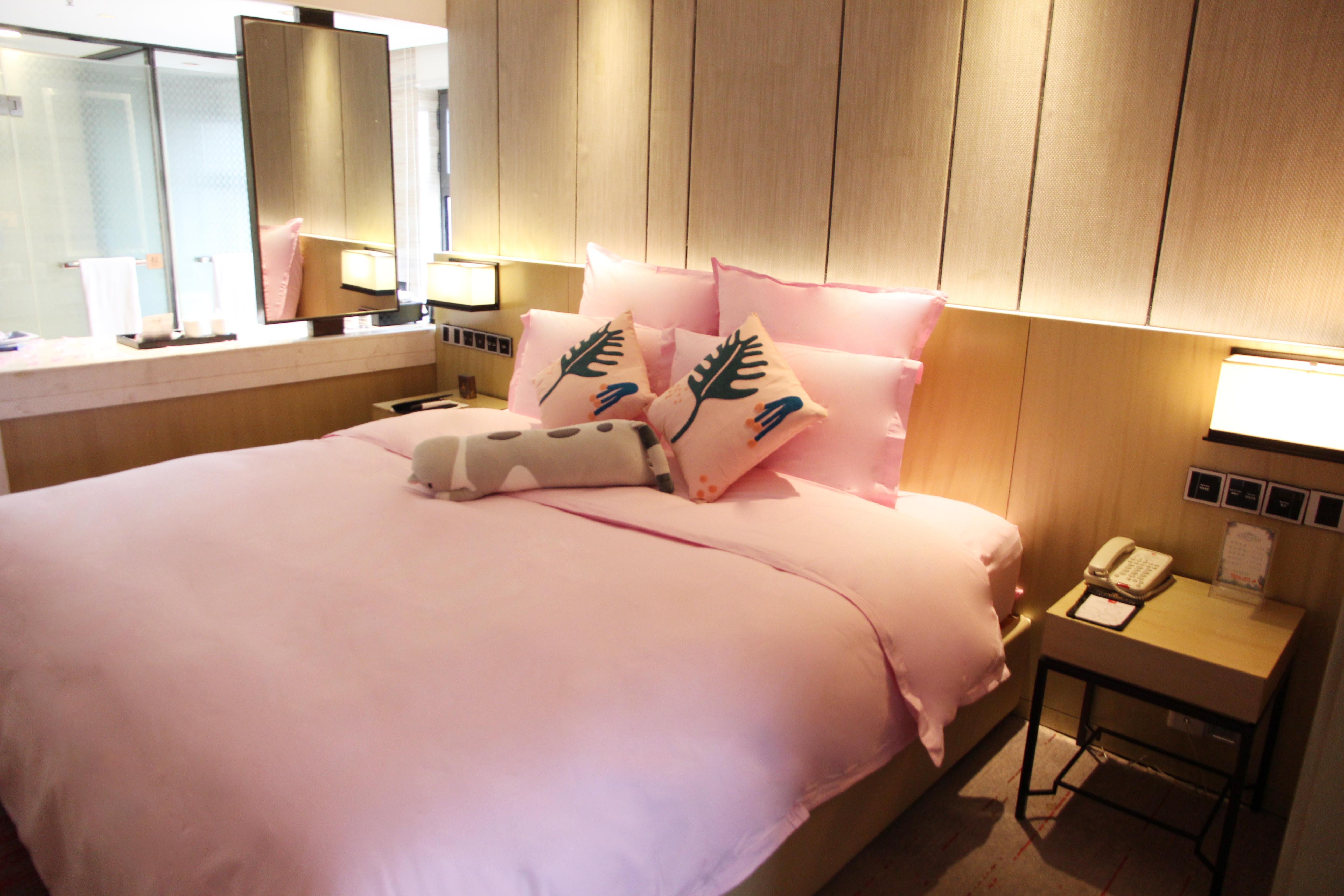 Romantic Featured Themed Room