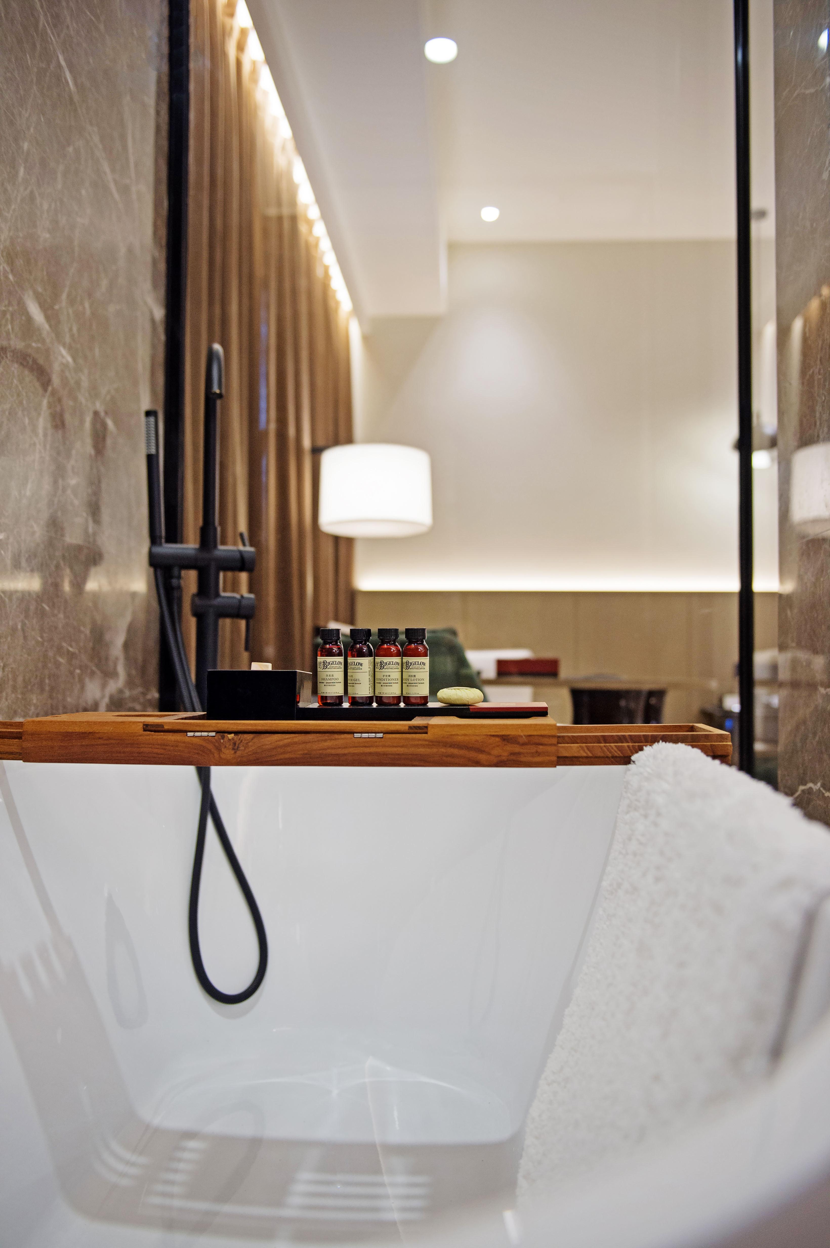 贵宾楼|悠然大床房（Mini吧+英国轻奢床垫+电视投屏）