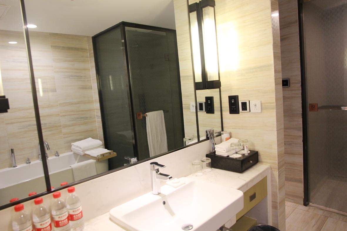 Family Twin Room (Two-Bedroom + Memory Foam Pillows + Tub)