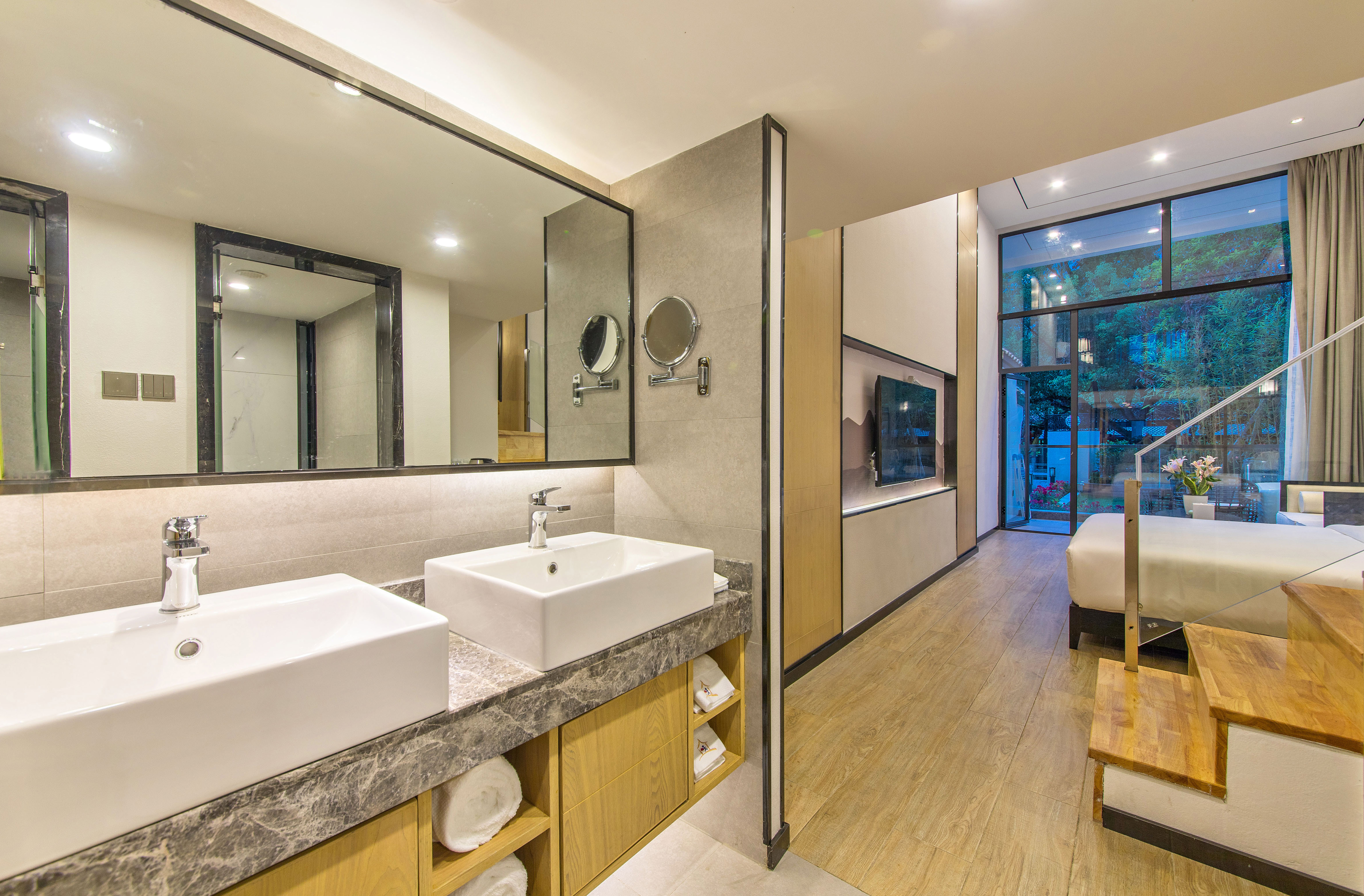 Duplex Family Room With Outdoor Tub And Two Bedrooms