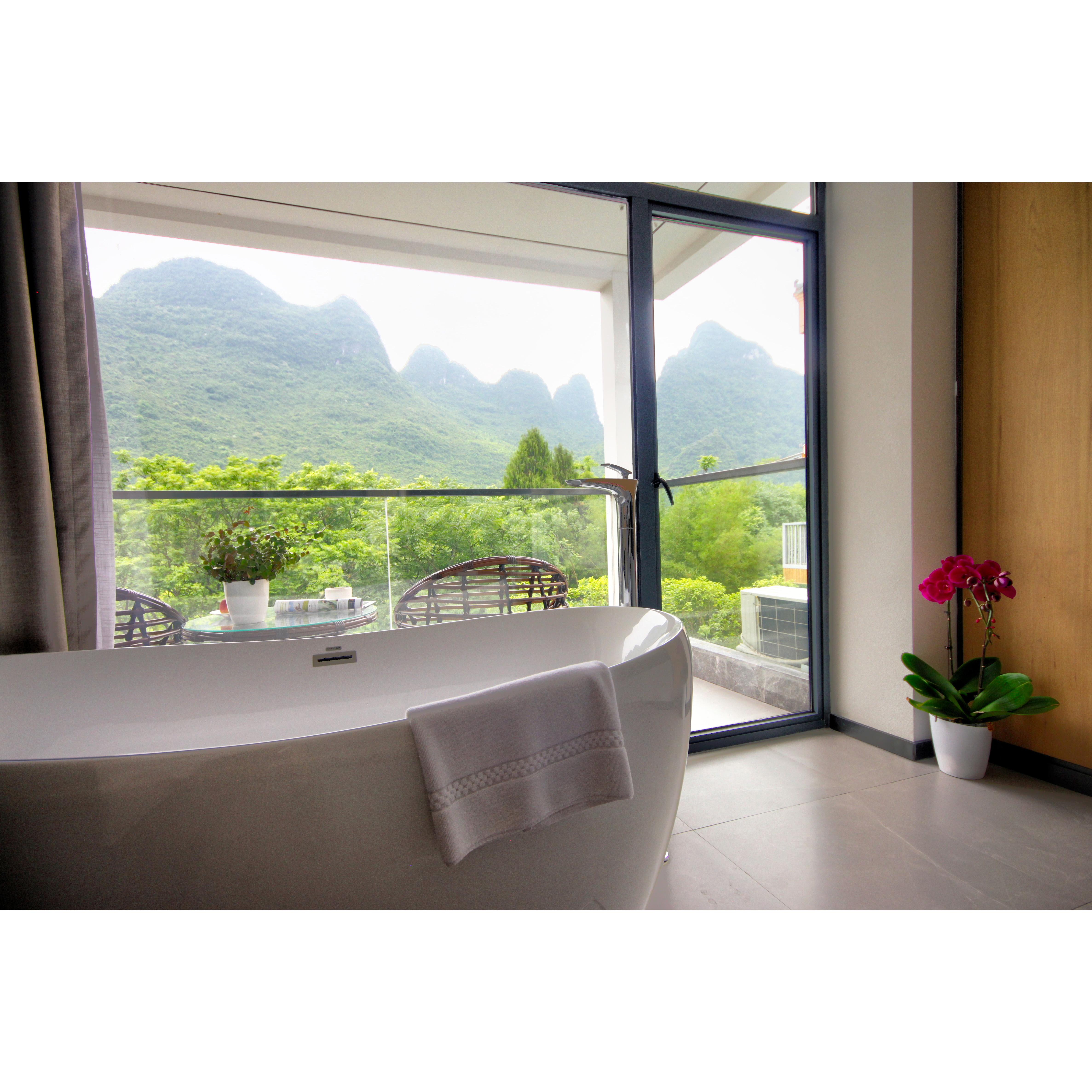 Shanshui Family Room With Scenic Balcony And Scenic Tub