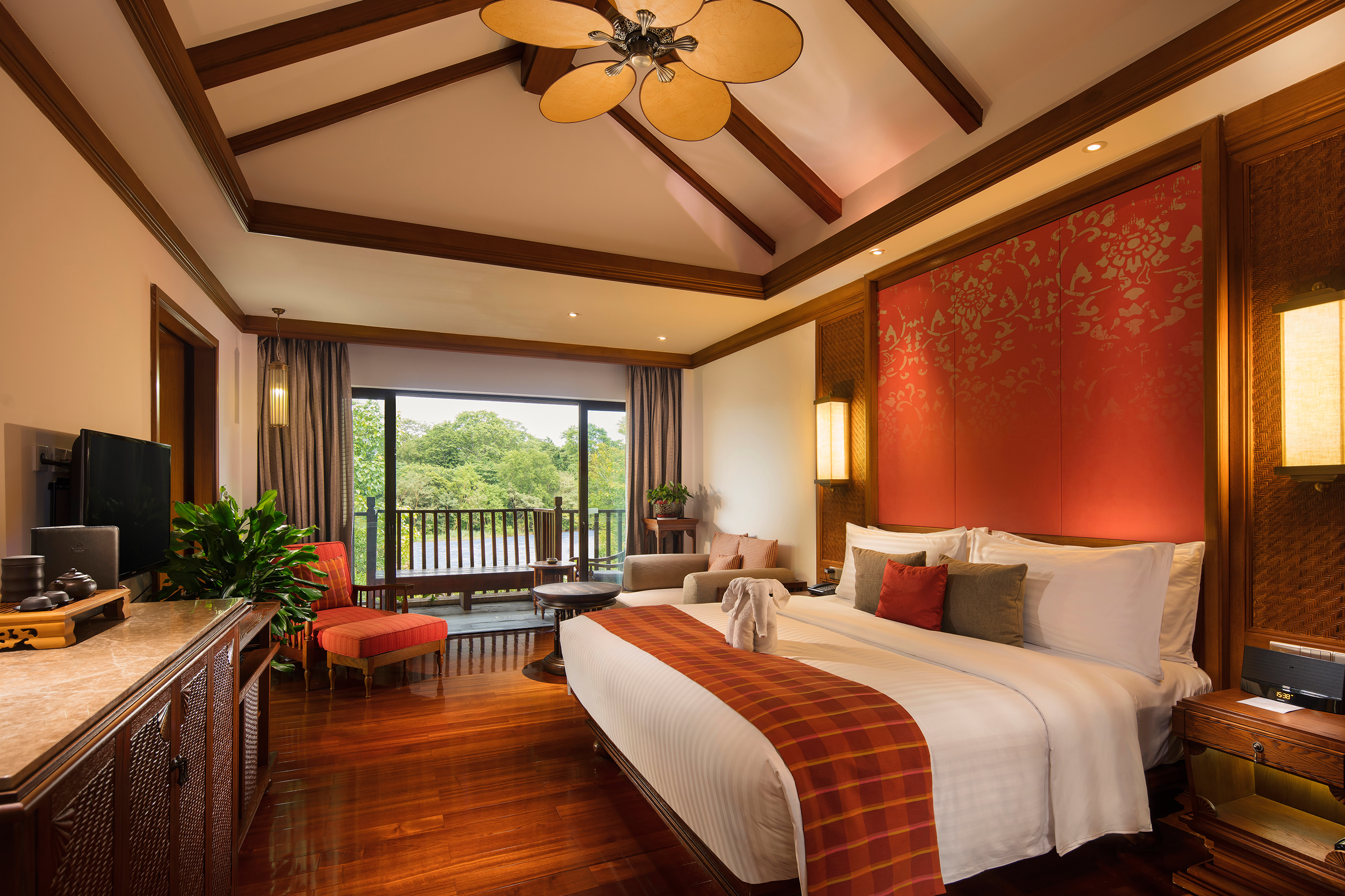 豪华河景大床房