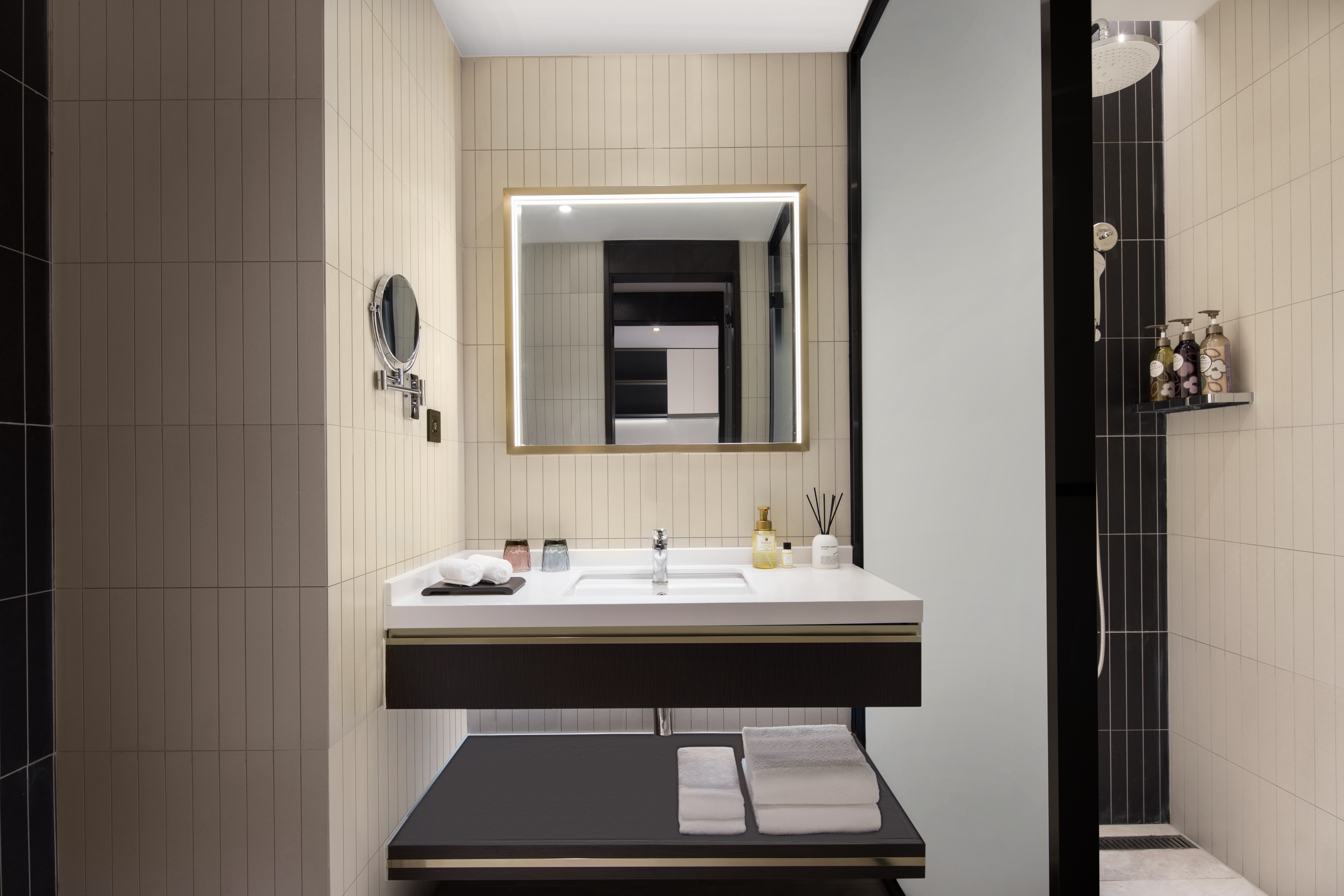 豪华大床房（洗烘机+冰箱+可投屏）