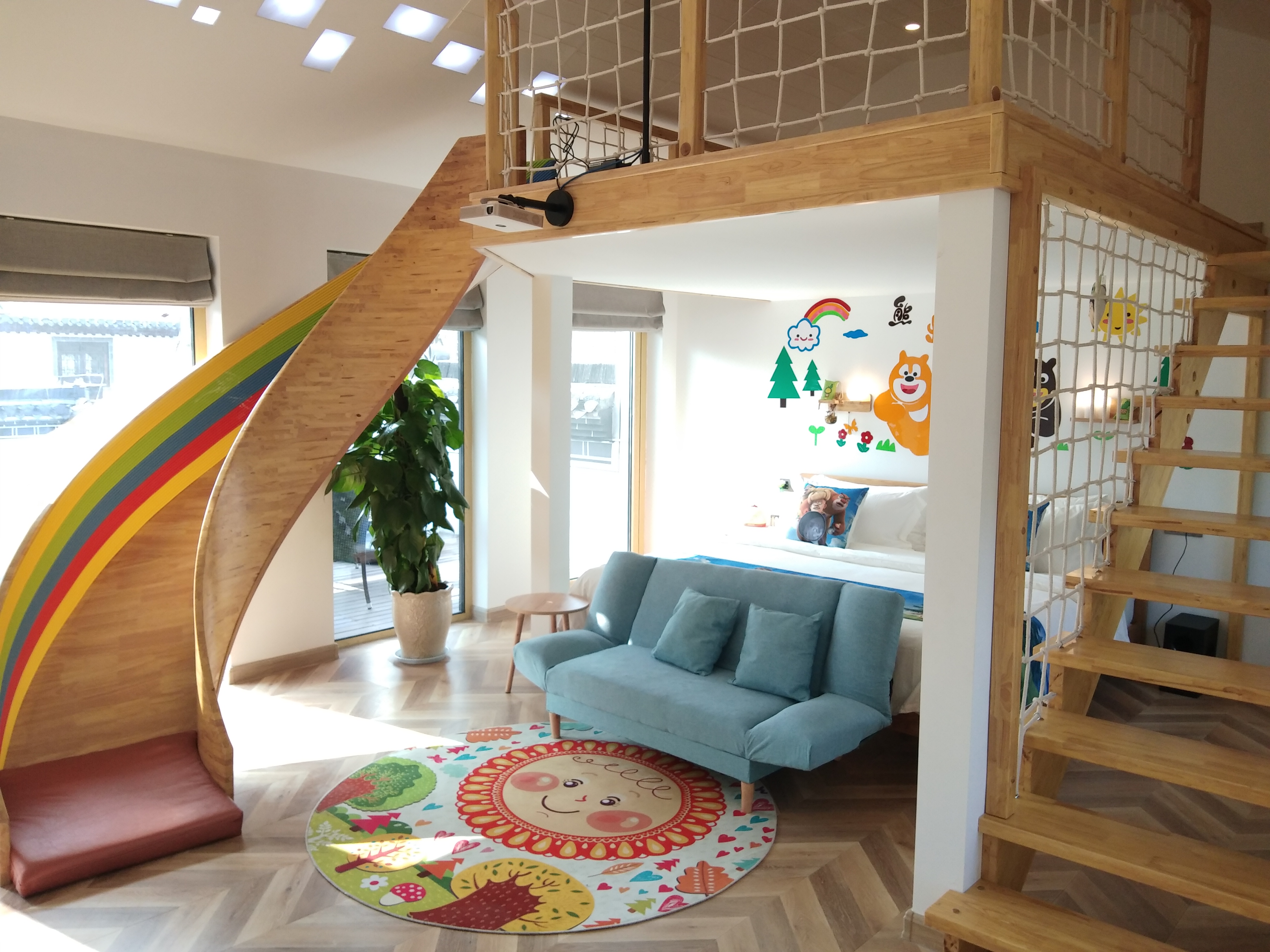 Family Friendly Room (Slide)