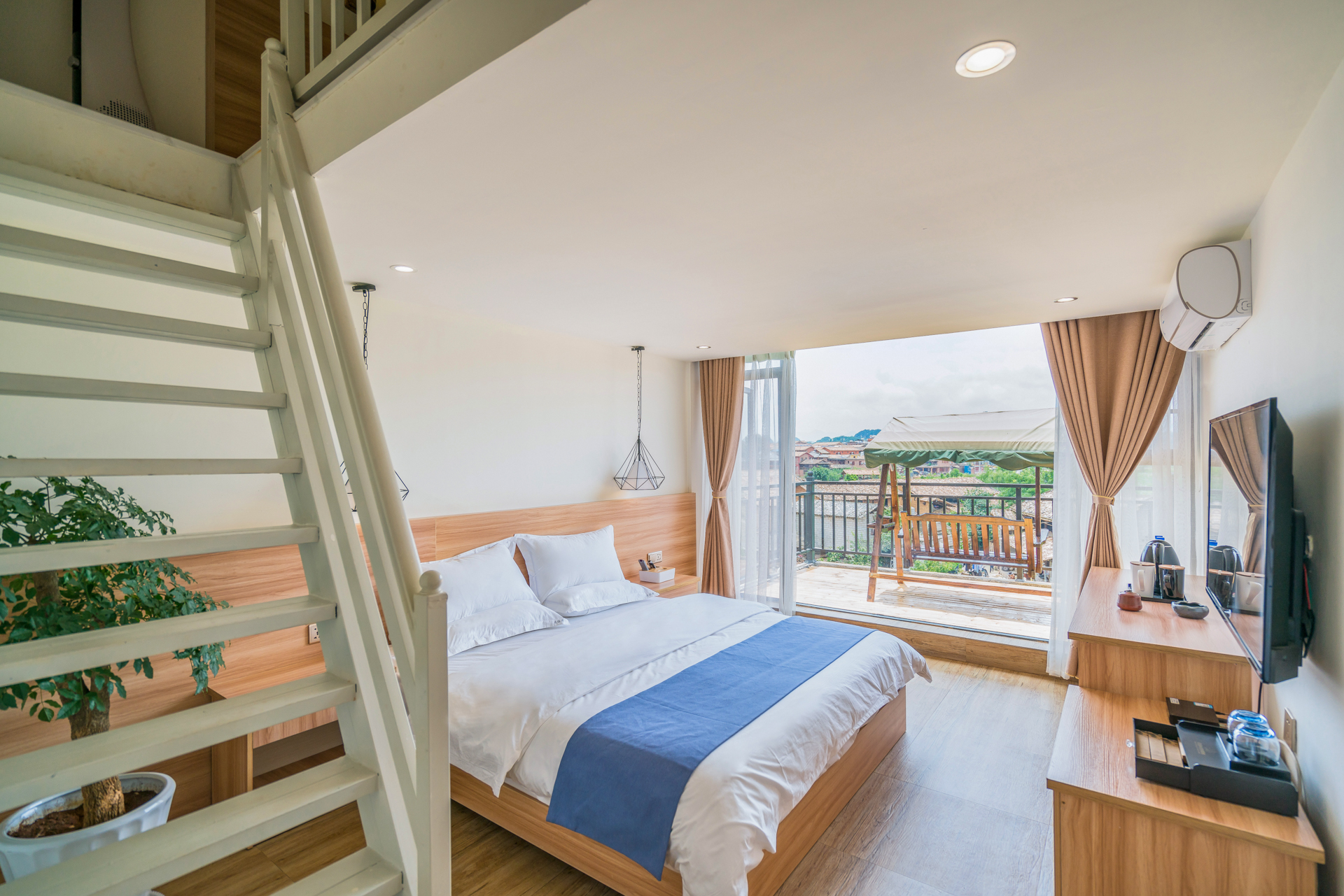 阳光田园跃层家庭房