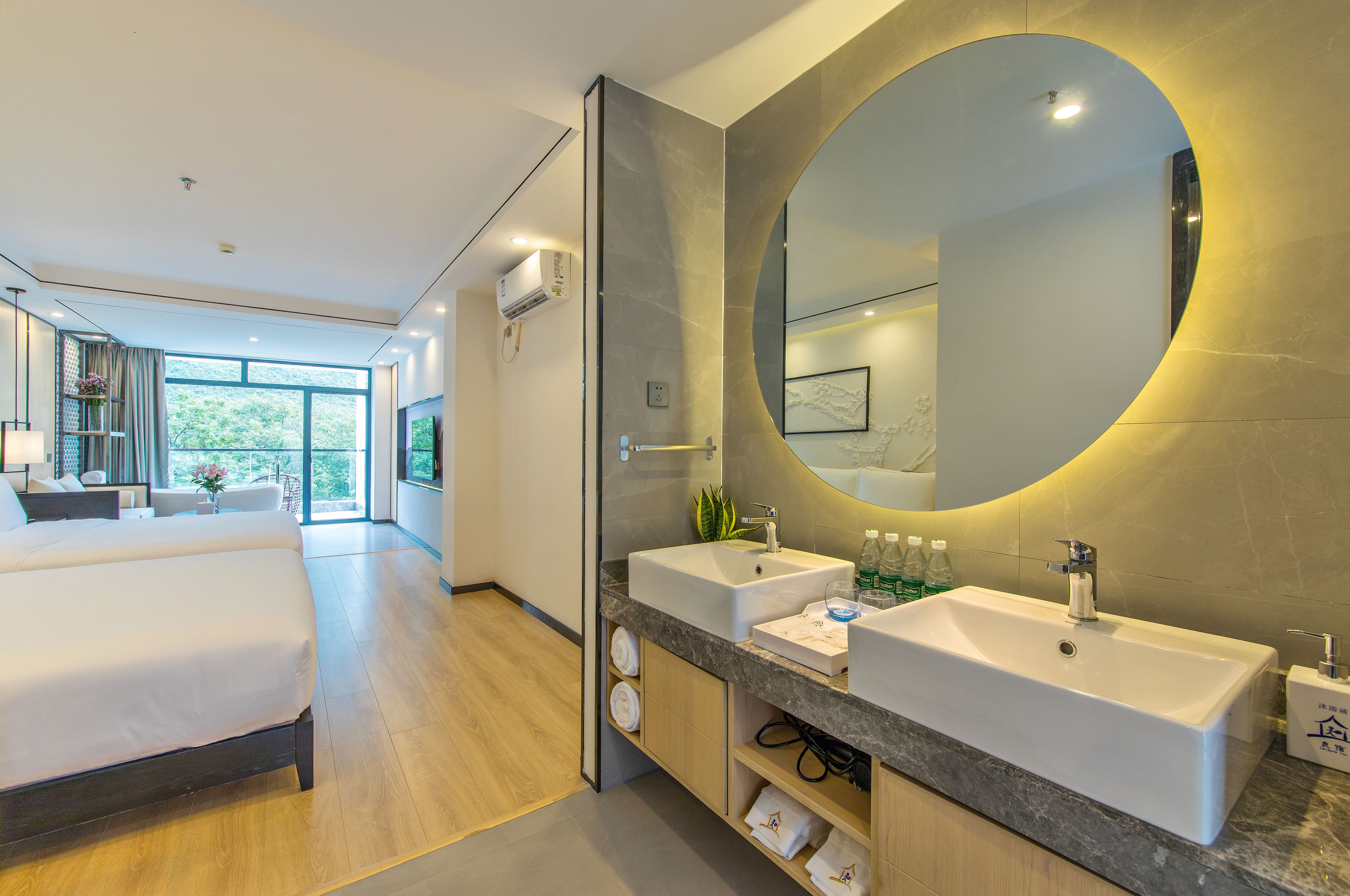 Shanshui Family Room With Scenic Balcony And Scenic Tub