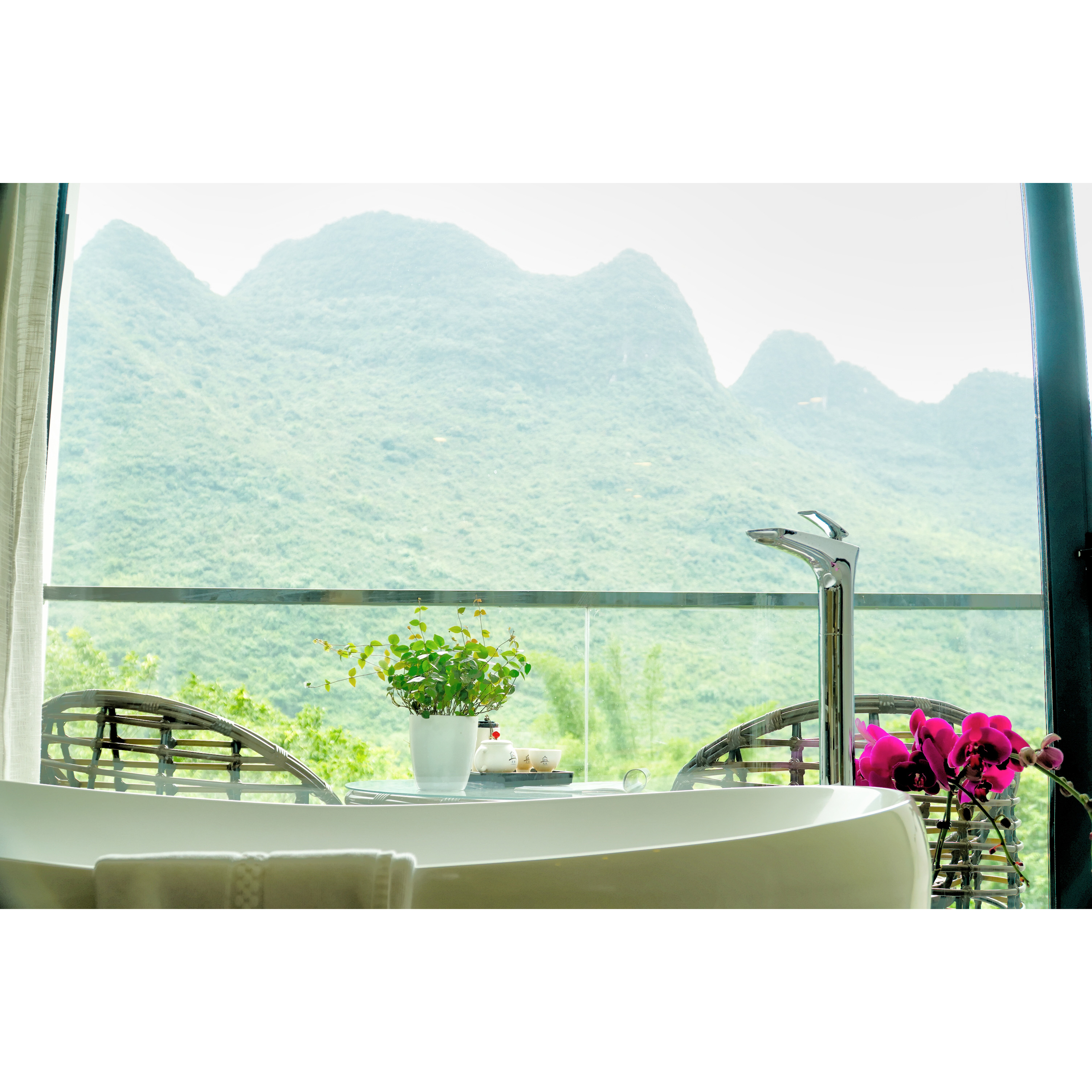 Shanshui Double Bed Room With Scenic Balcony And Scenic Tub