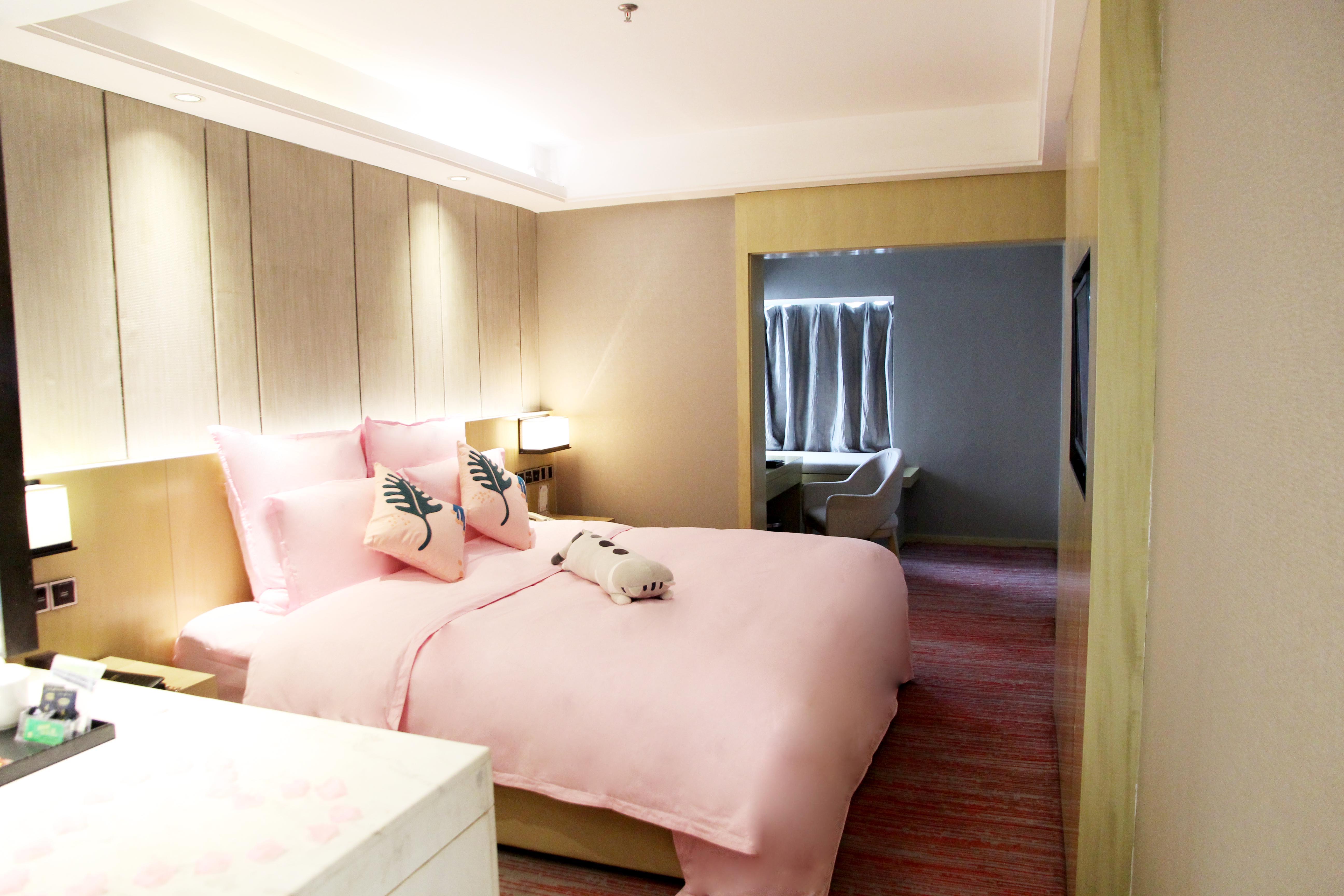 Romantic Featured Themed Room