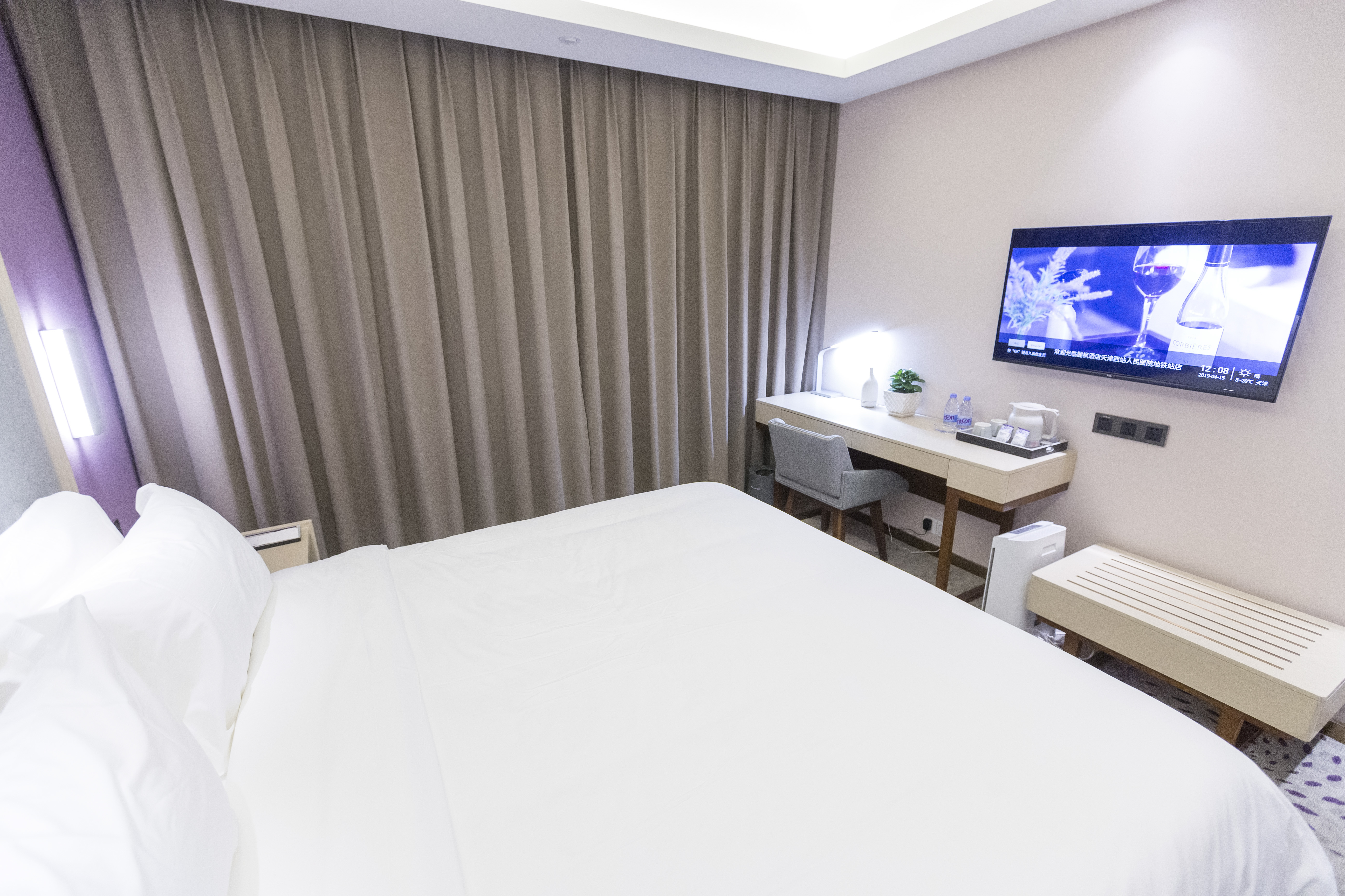 豪华大床房（慕思床垫+电视投屏+智能客控+小冰箱）