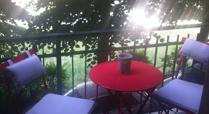 带阳台的两卧室公寓