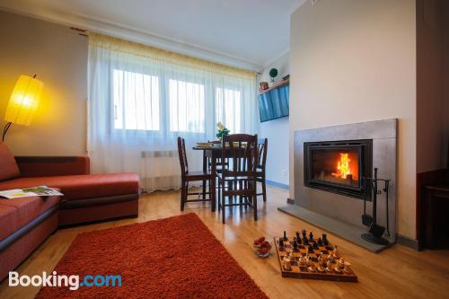 双卧室公寓 - 带阳台和壁炉