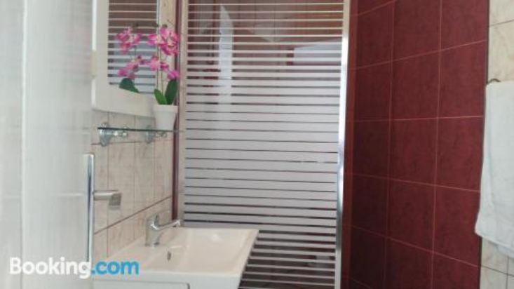 带露台的海景一室公寓