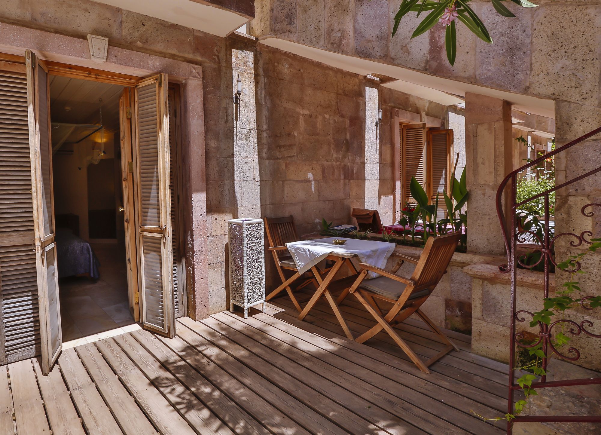 带露台的双人床房