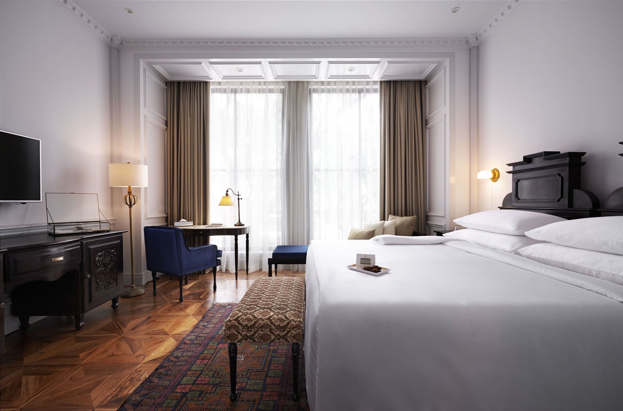 经典白间（Classic White）