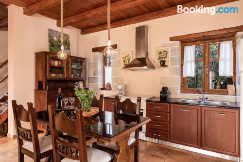 两卧室别墅，带壁炉