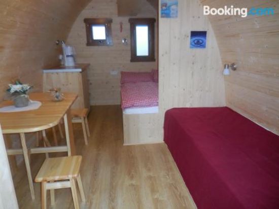 带共享浴室的家庭木屋