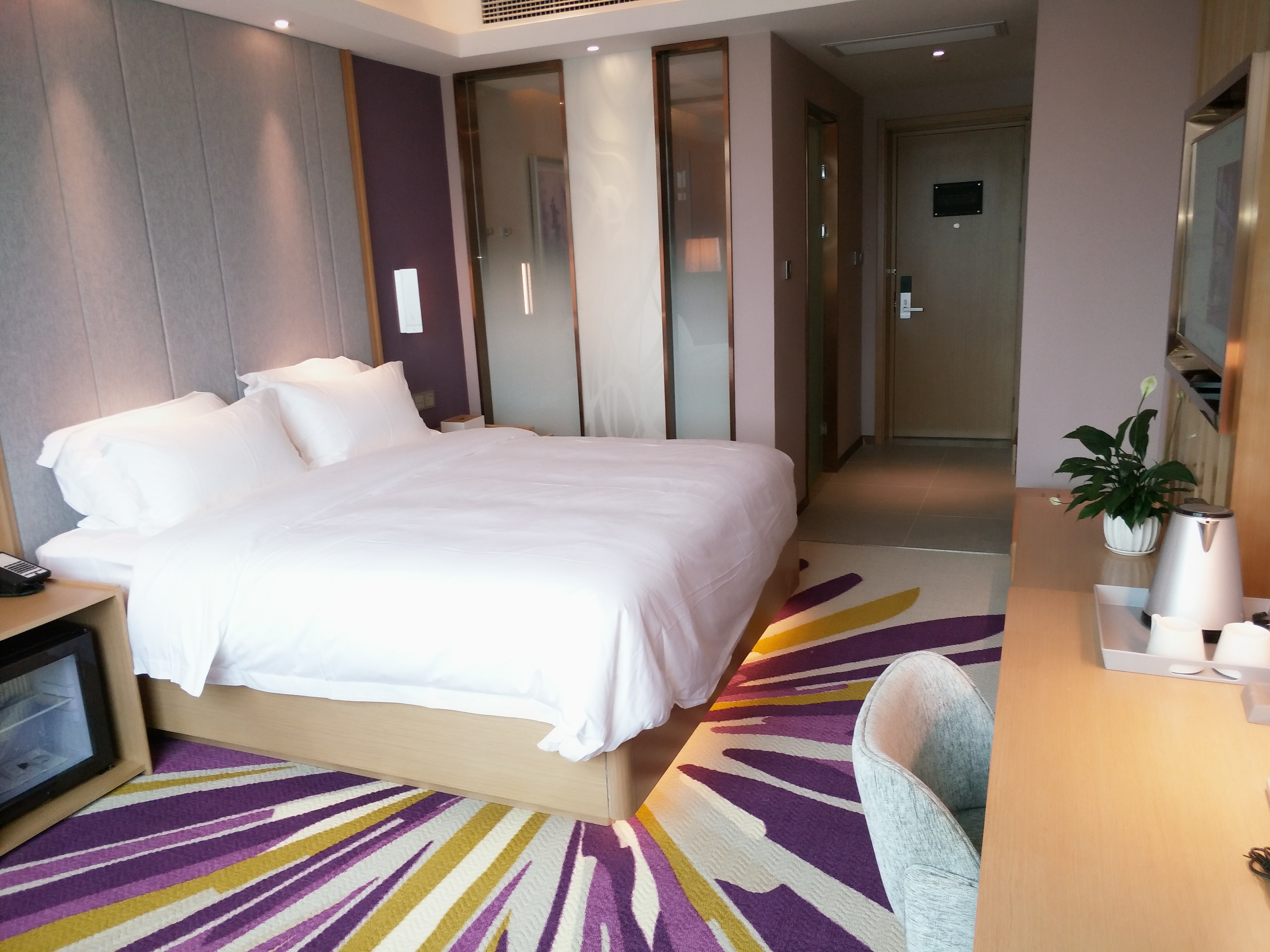 雅致大床房（慕思床垫+电视投屏+智能客控+小冰箱）