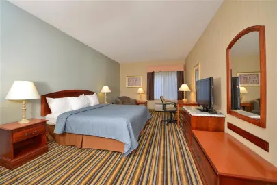 Best Western Plus New England Inn & Suites Berlin