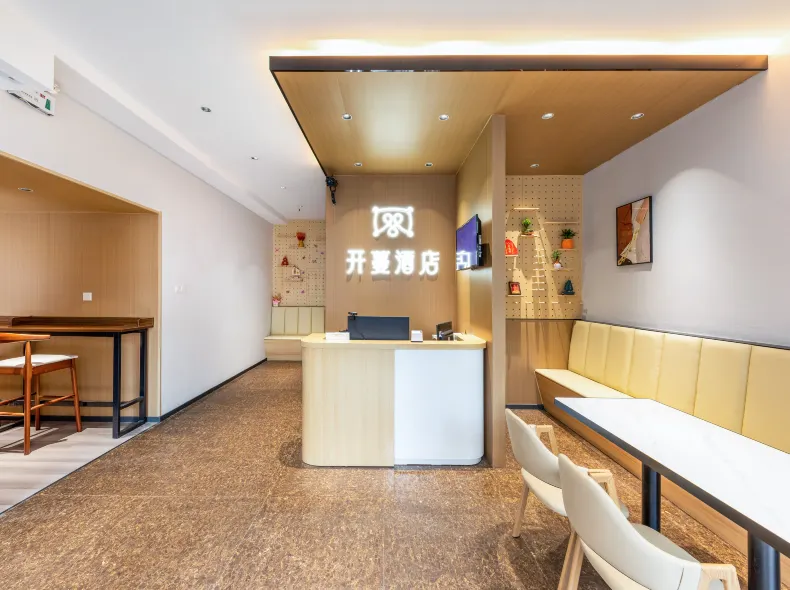 Kaiman Hotel (Shanghai Yanji Middle Road Subway Station)
