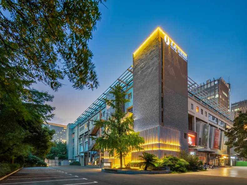 Jianguo HIDDEN Hotel (Hangzhou Qianjiang New Town Qingchun Square Subway Station)