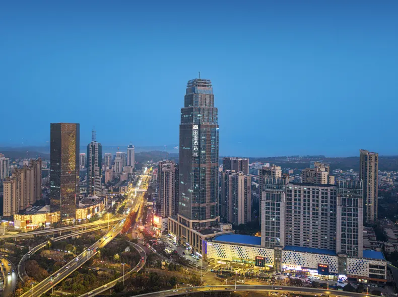 Ease Hotel Yi (Wuhan Donghu Liyuan Yuejiazui Metro Station)