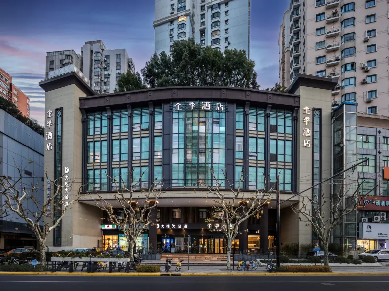 JI Hotel (Shanghai Wuning Road Subway Station)