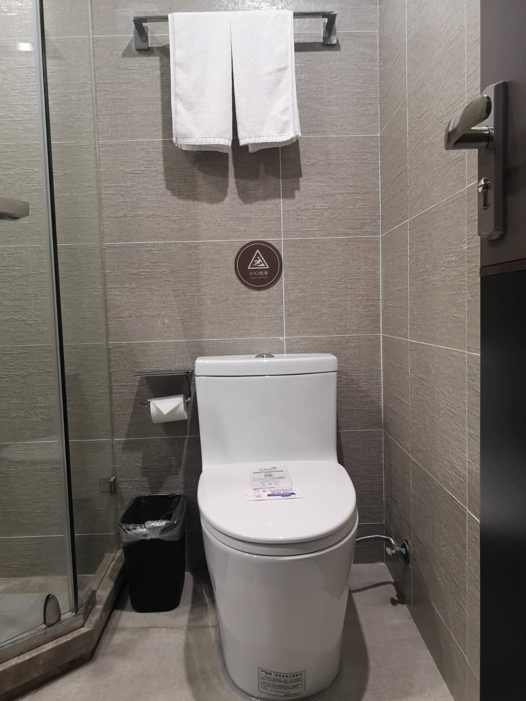 高级大床房（莱芬吹风机）