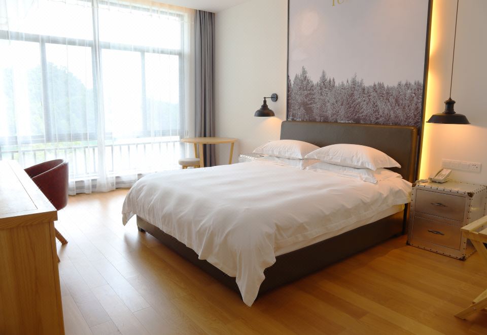 Qiandaohu Xinbo Holiday HotelDeluxe Family Room - 4-Room