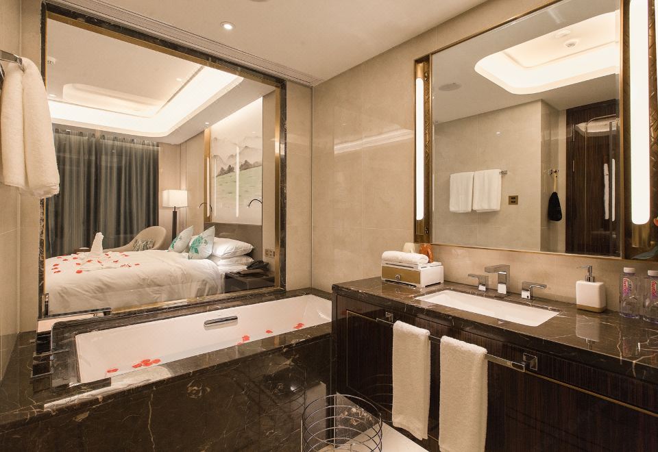 商务大床房（小会客厅+落地窗）