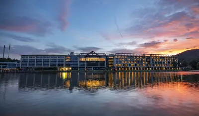 Nanjing Ziqing Lake Hot Spring Resort (Wildlife World) Hotels in 