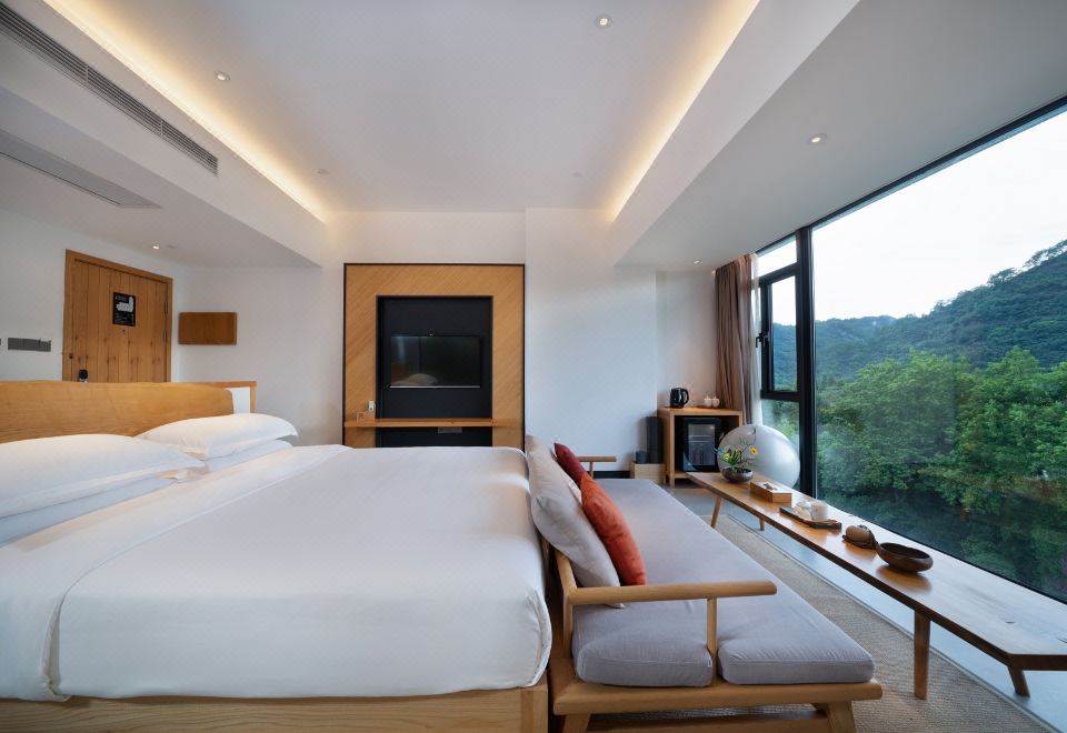 山景豪华大床房