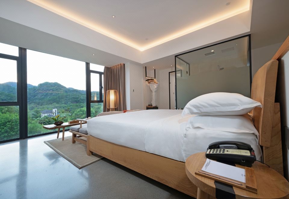 山景豪华大床房