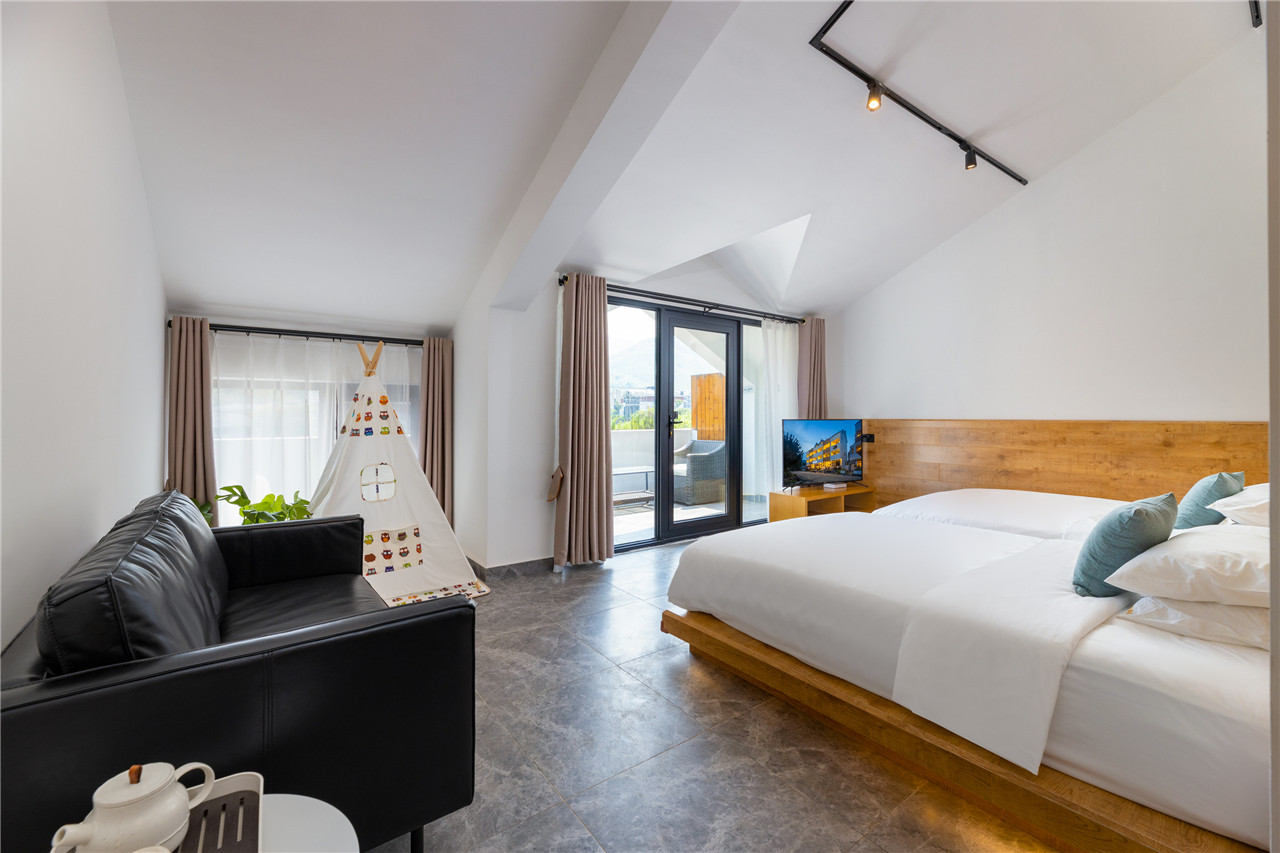 豪华阳台榻榻米双床房