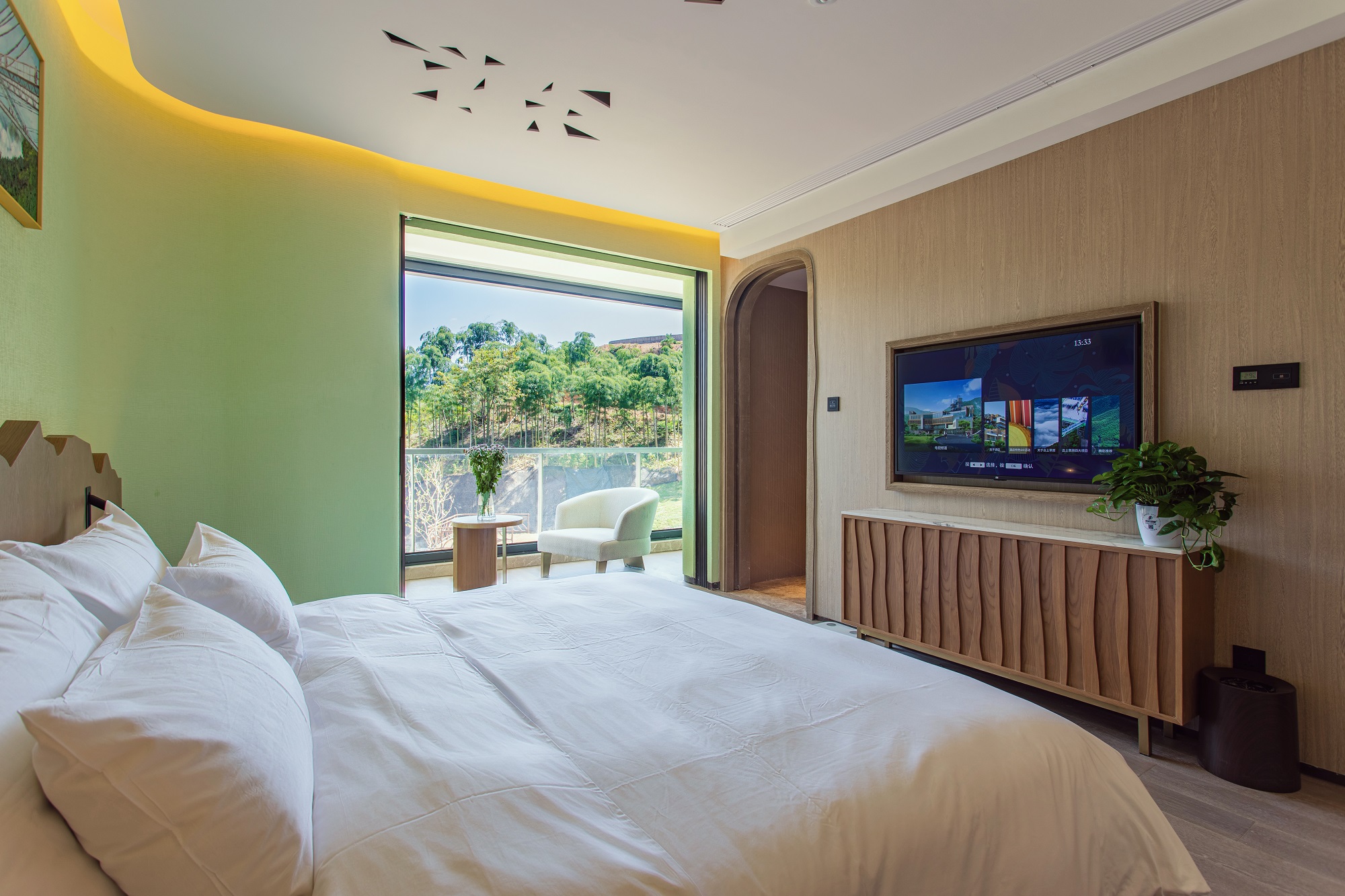 竹径通幽·绿野奇遇大床房【萌宠同乐+亲子度假】