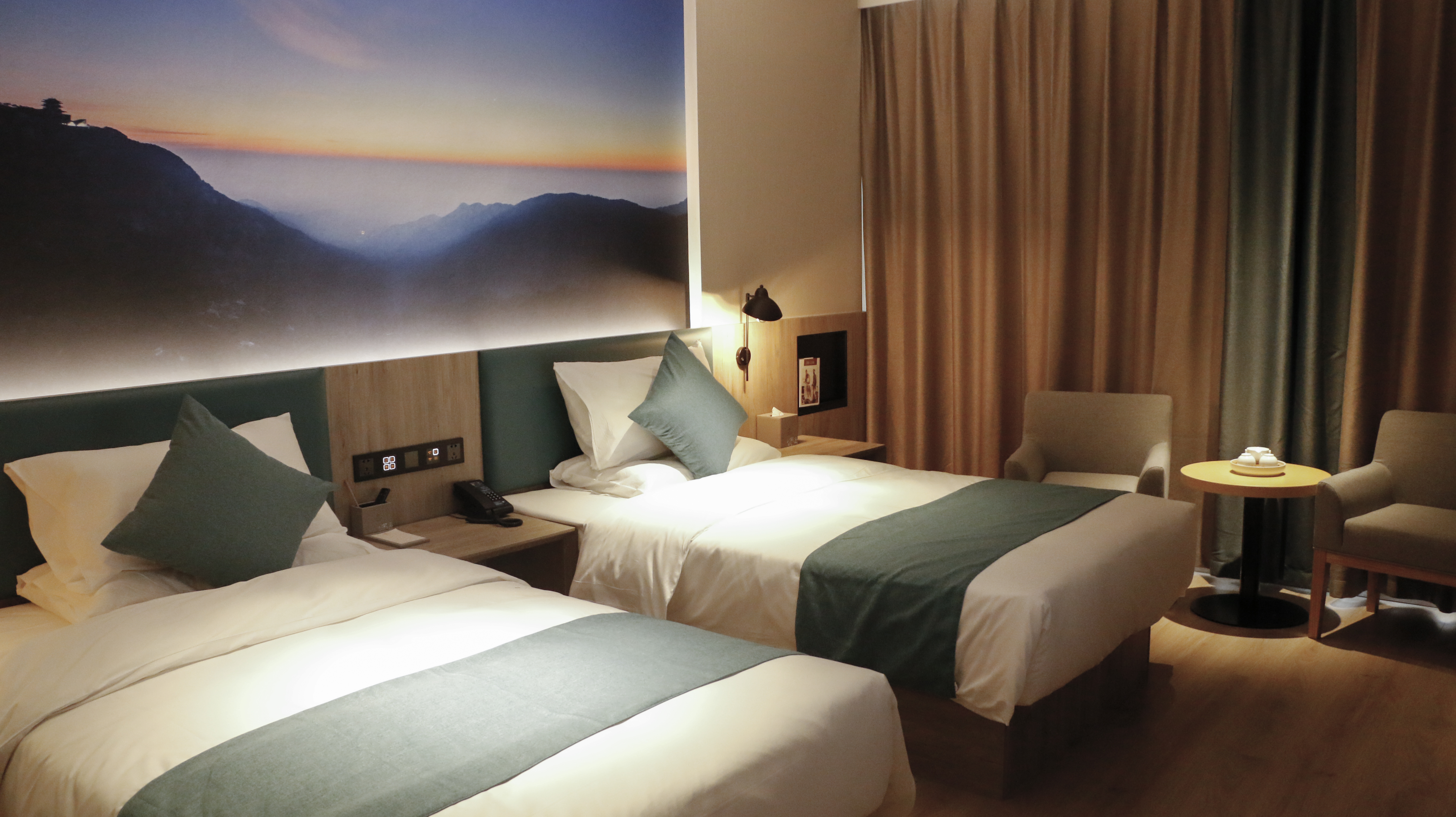 高级双床房（落地大窗）