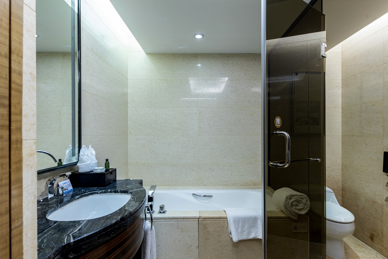 Shenzhen YANGBANGLANGYUE International HotelLongTan Garden View Queen Room