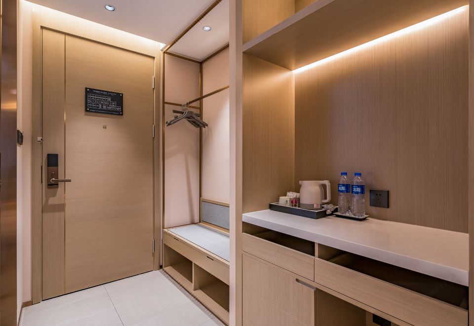 商务大床房（地暖+净化器+慕斯床垫+智能小度）